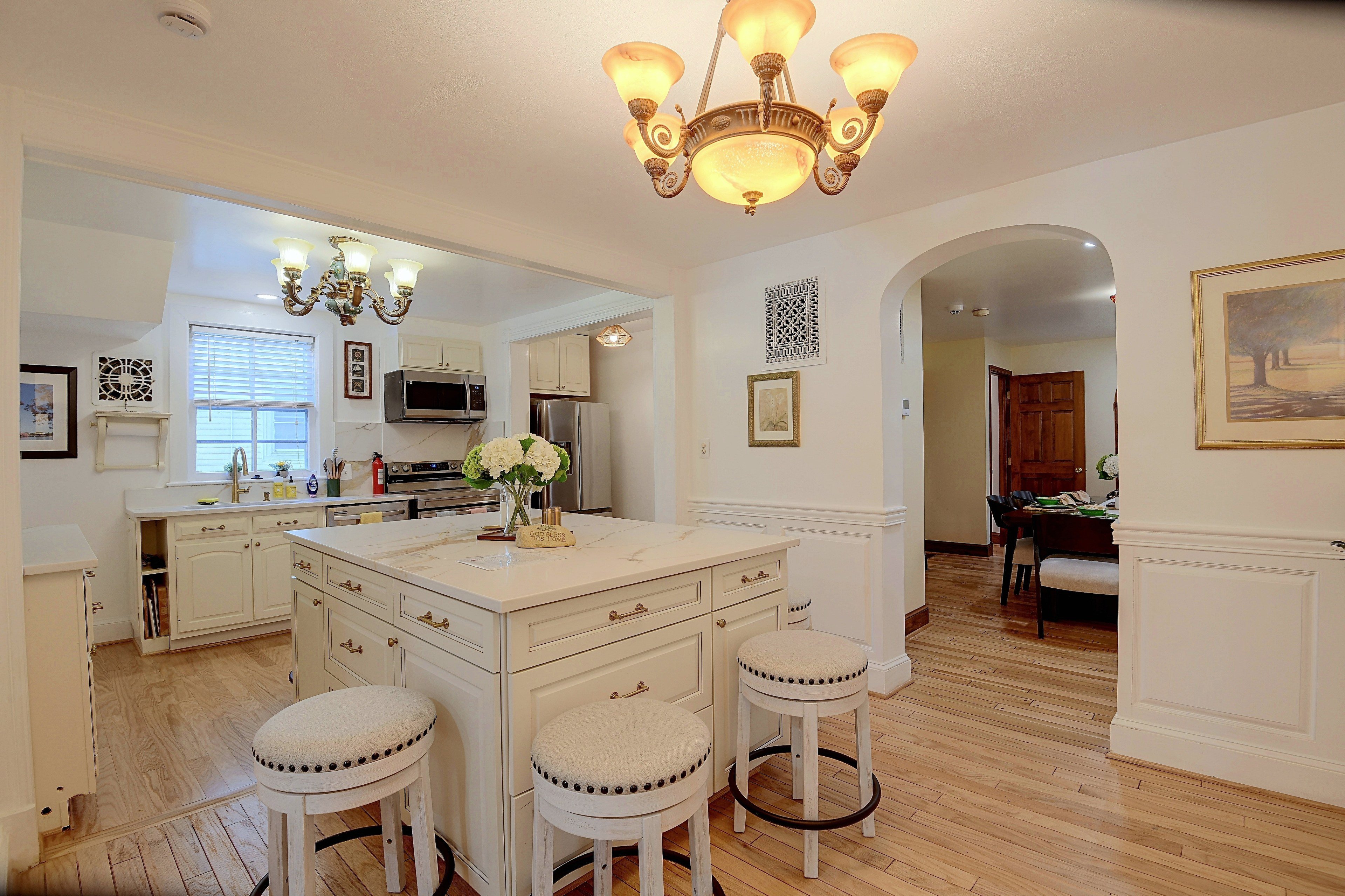 Kitchen | Main Level