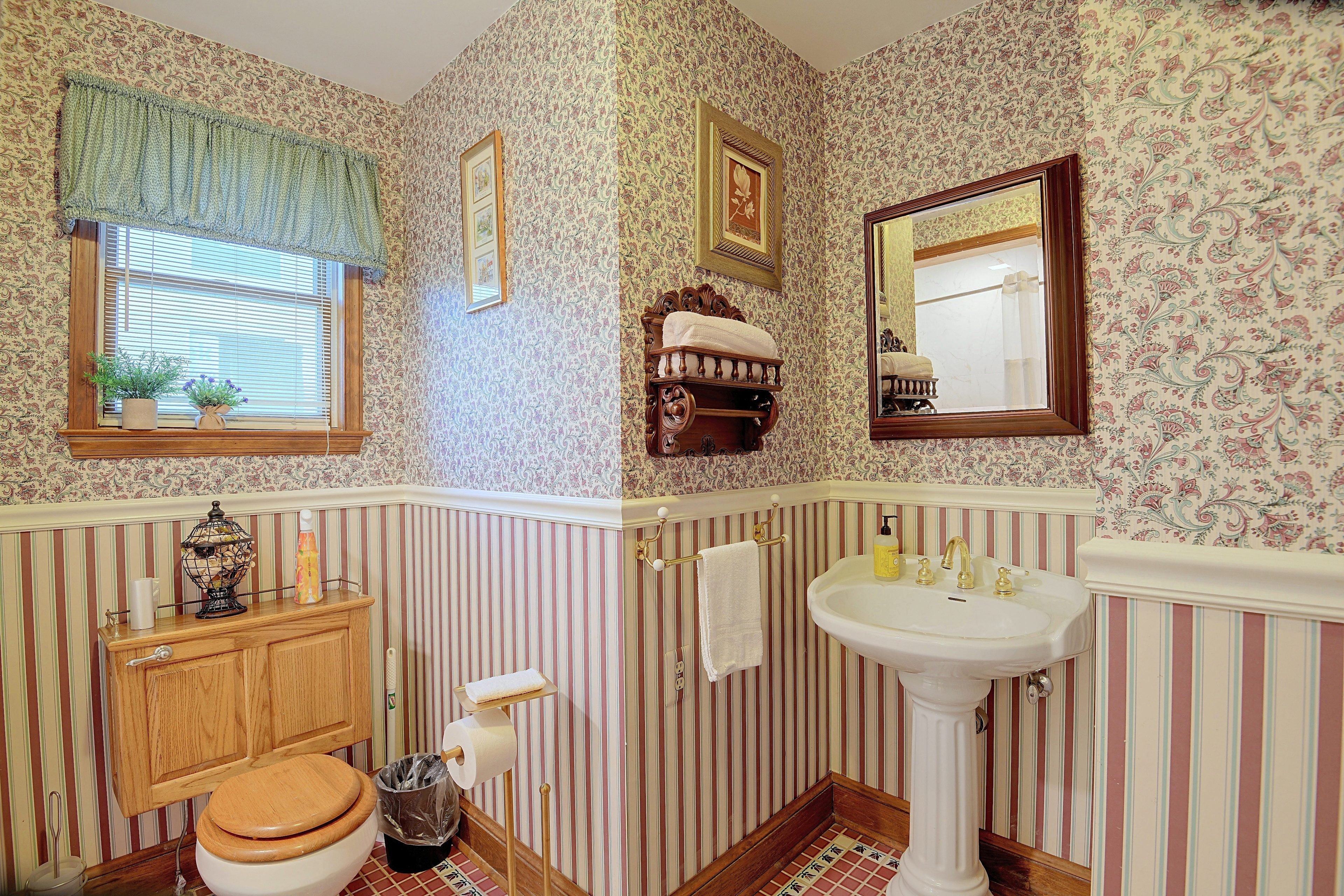 Full Bathroom | Main Level