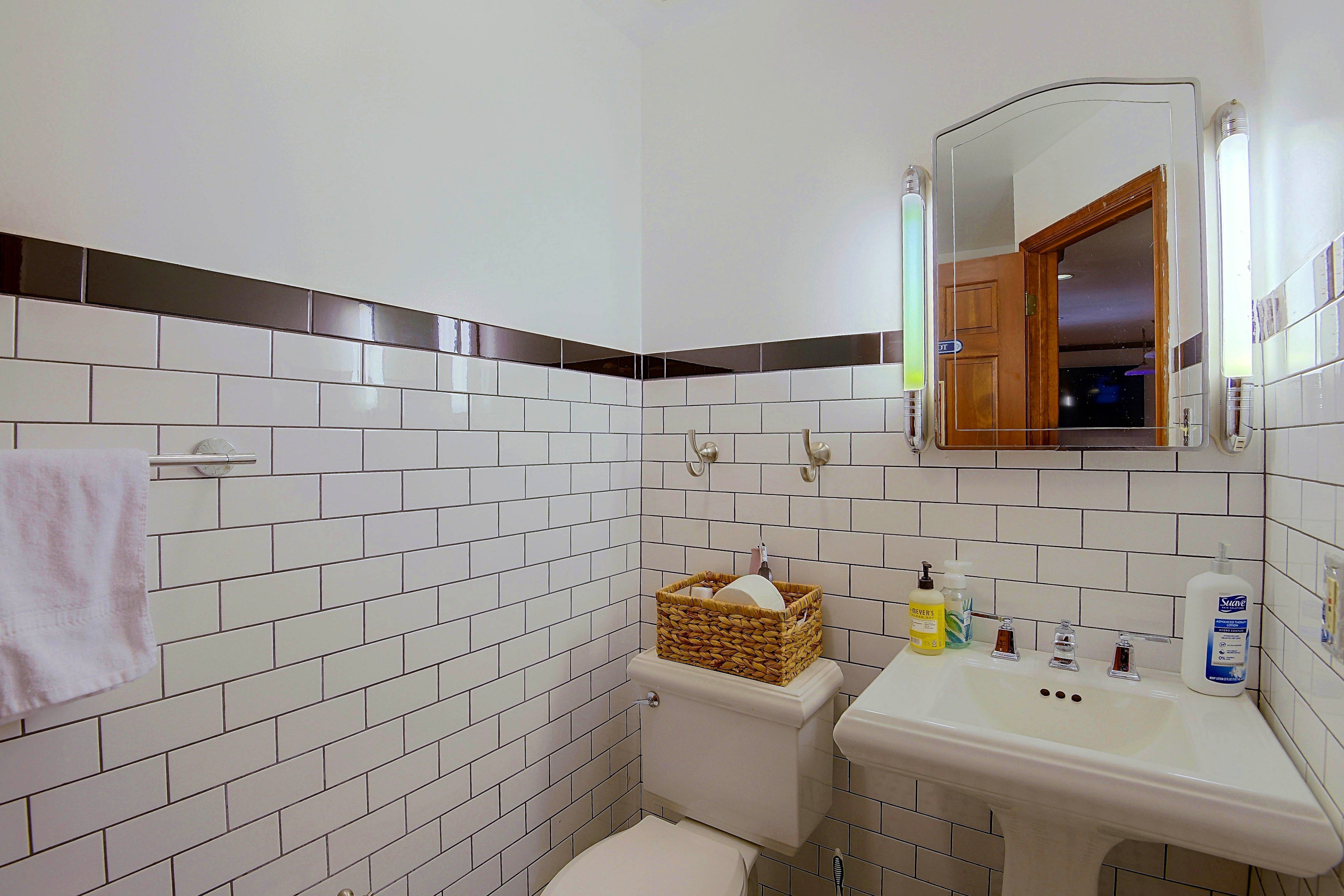 Full Bathroom | Upper Level