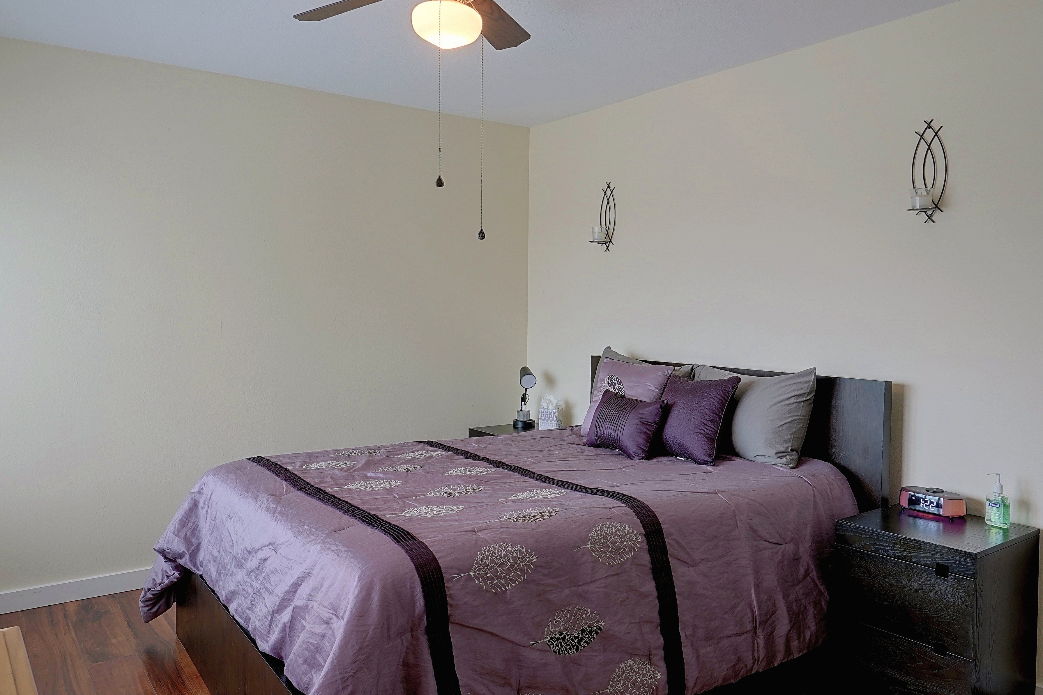 Bedroom 1 | Queen Bed
