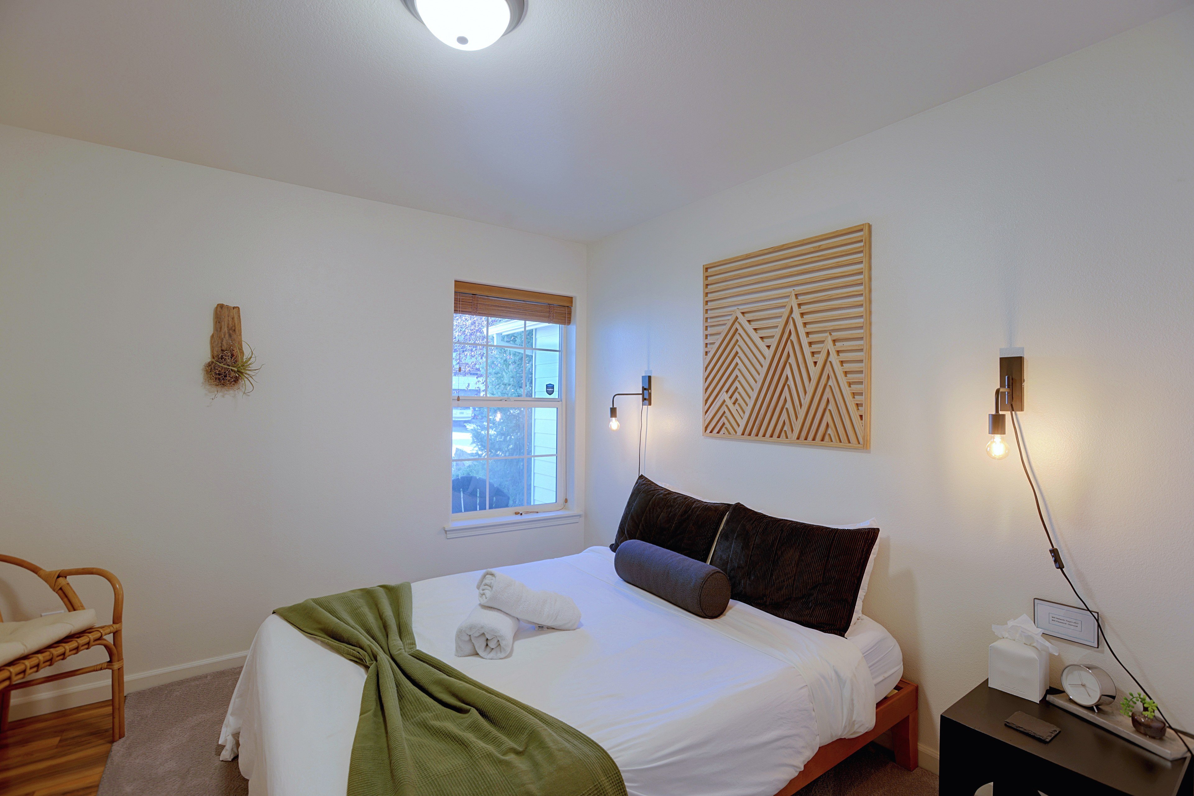 Bedroom 2 | Queen Bed