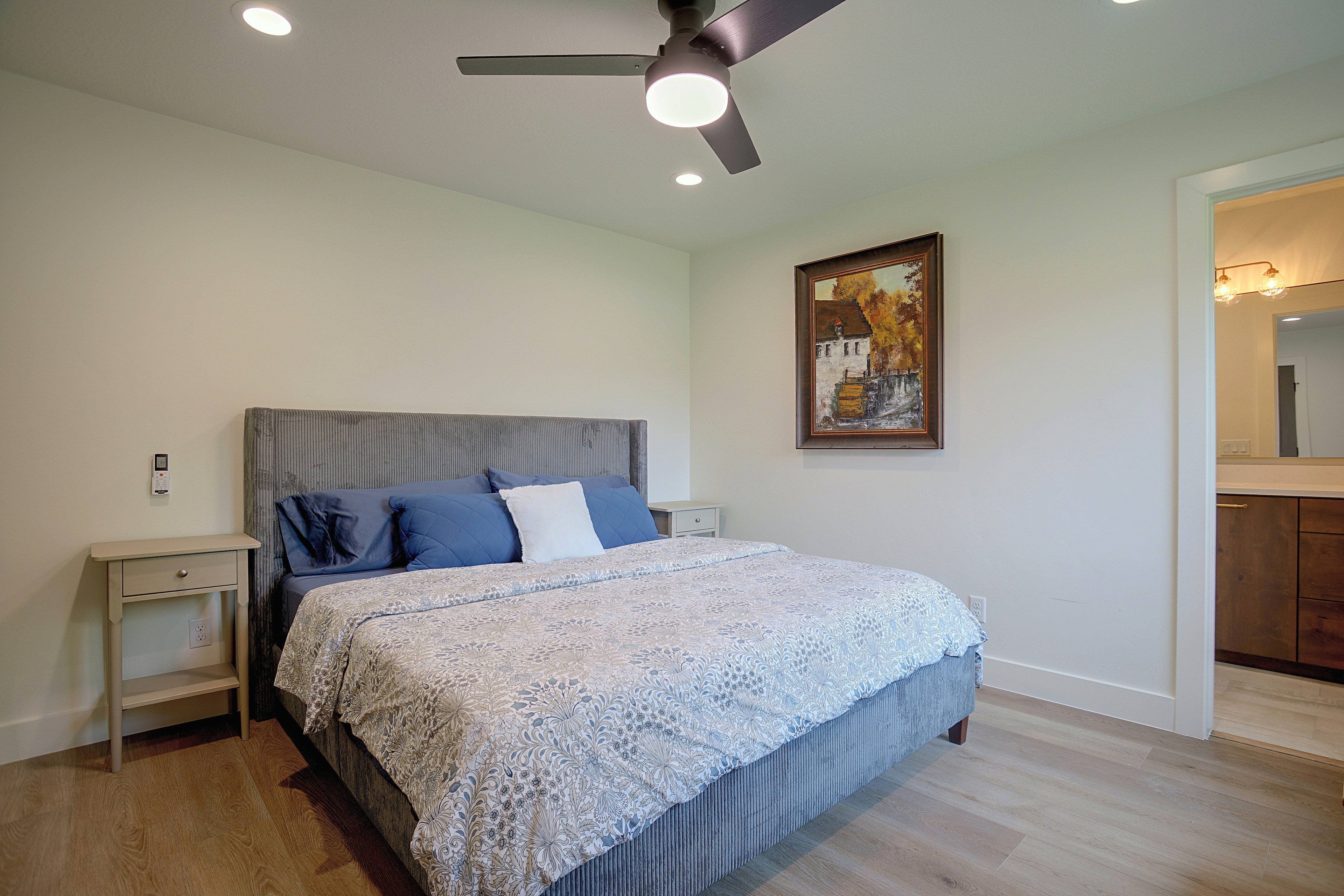 Bedroom | King Bed
