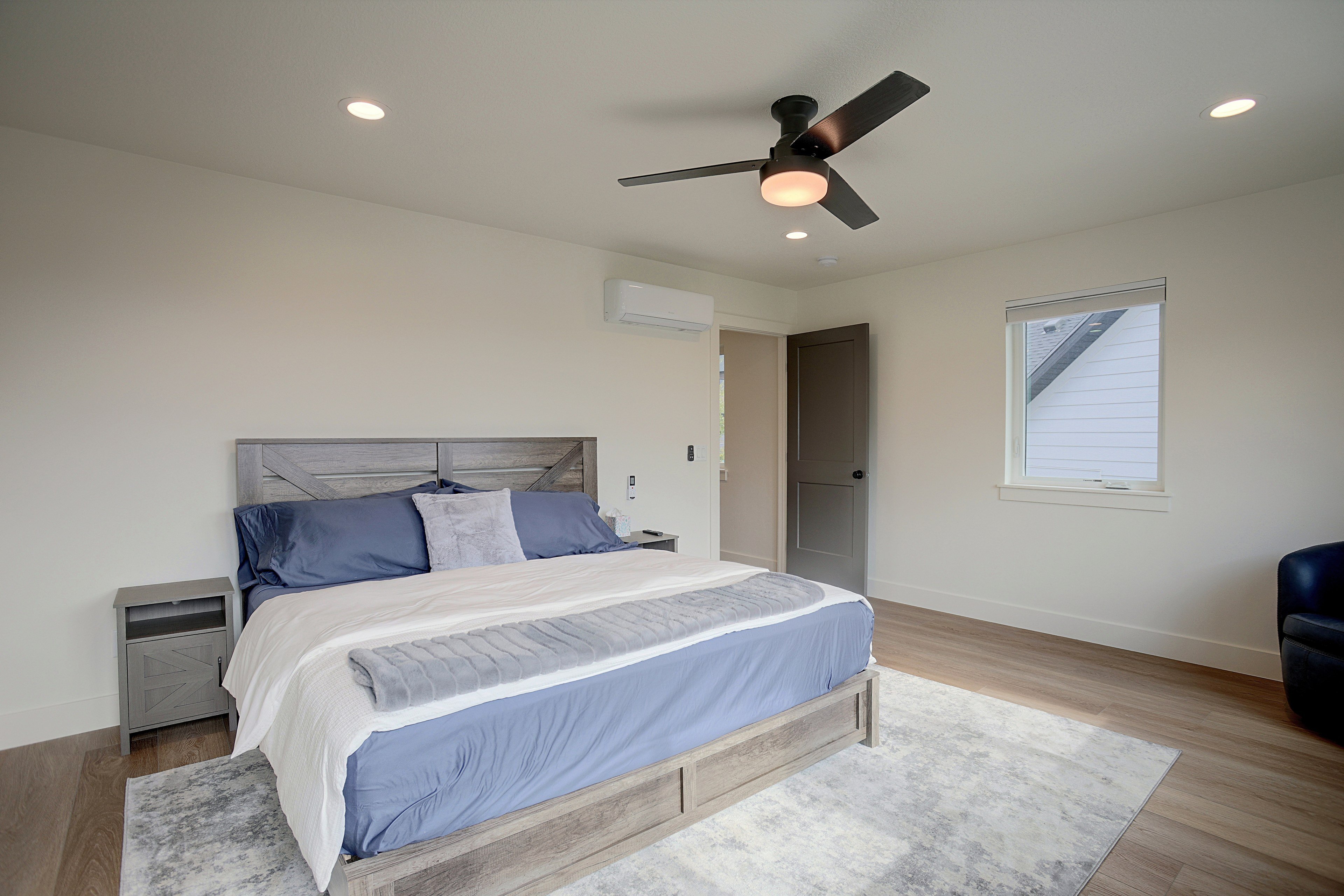 Bedroom | King Bed