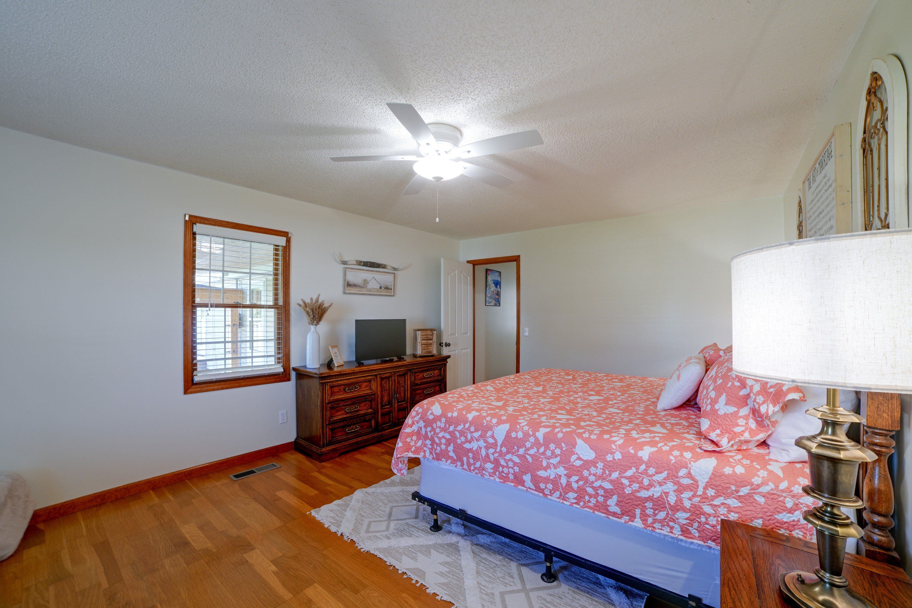 Bedroom 1 | King Bed