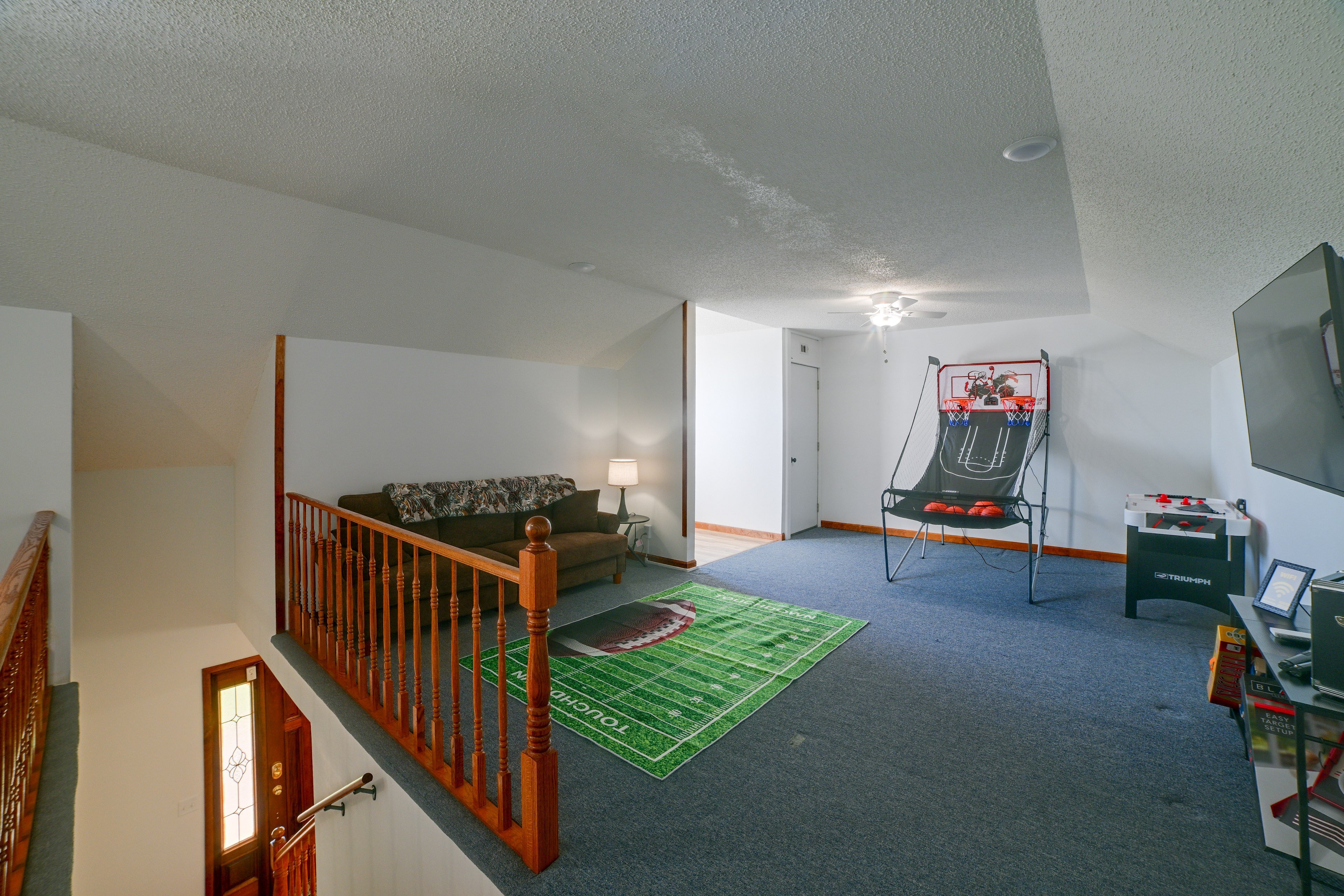Game Room | Queen Bed | Twin/Full Bunk Bed