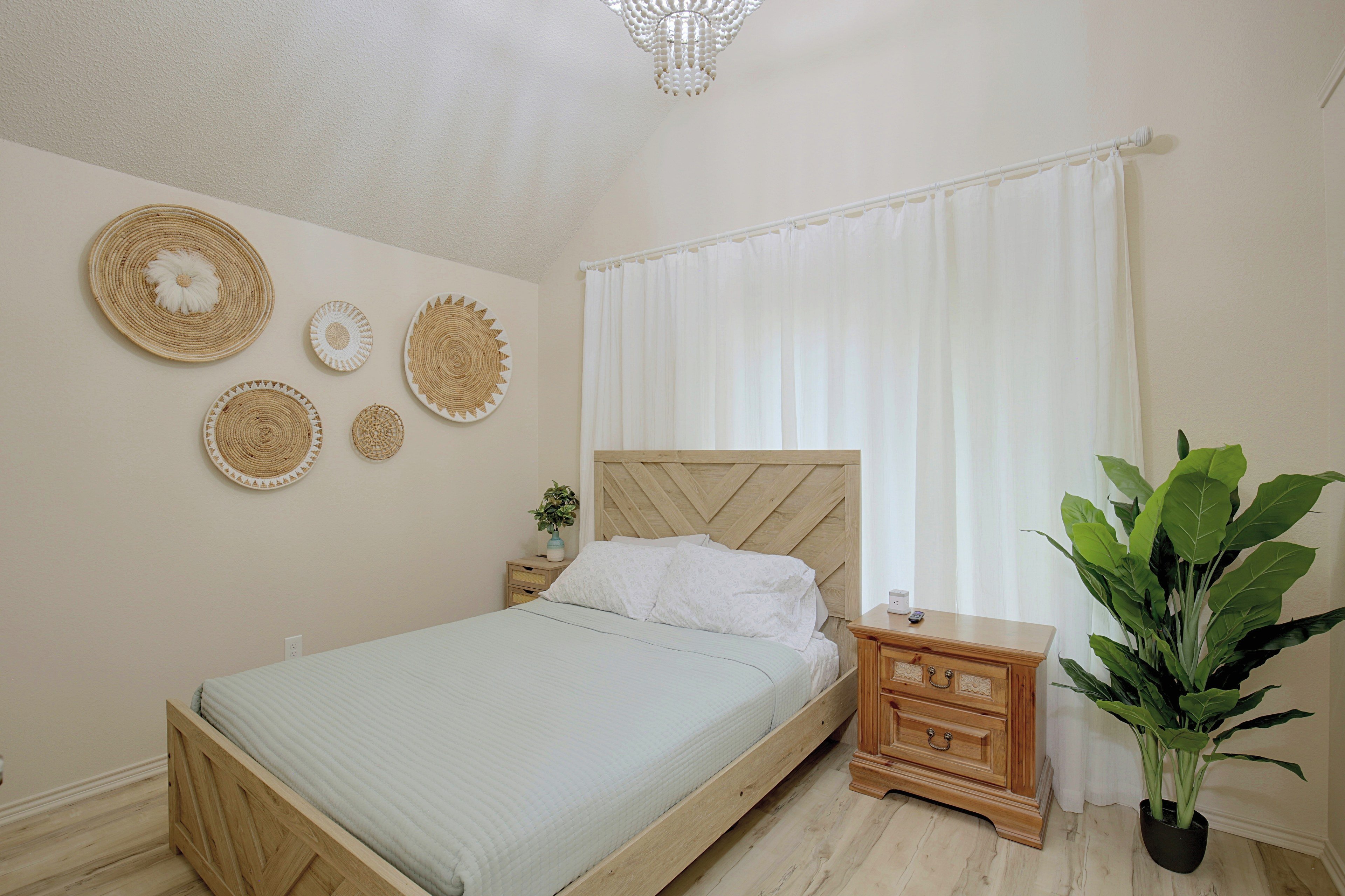 Bedroom 2 | Queen Bed