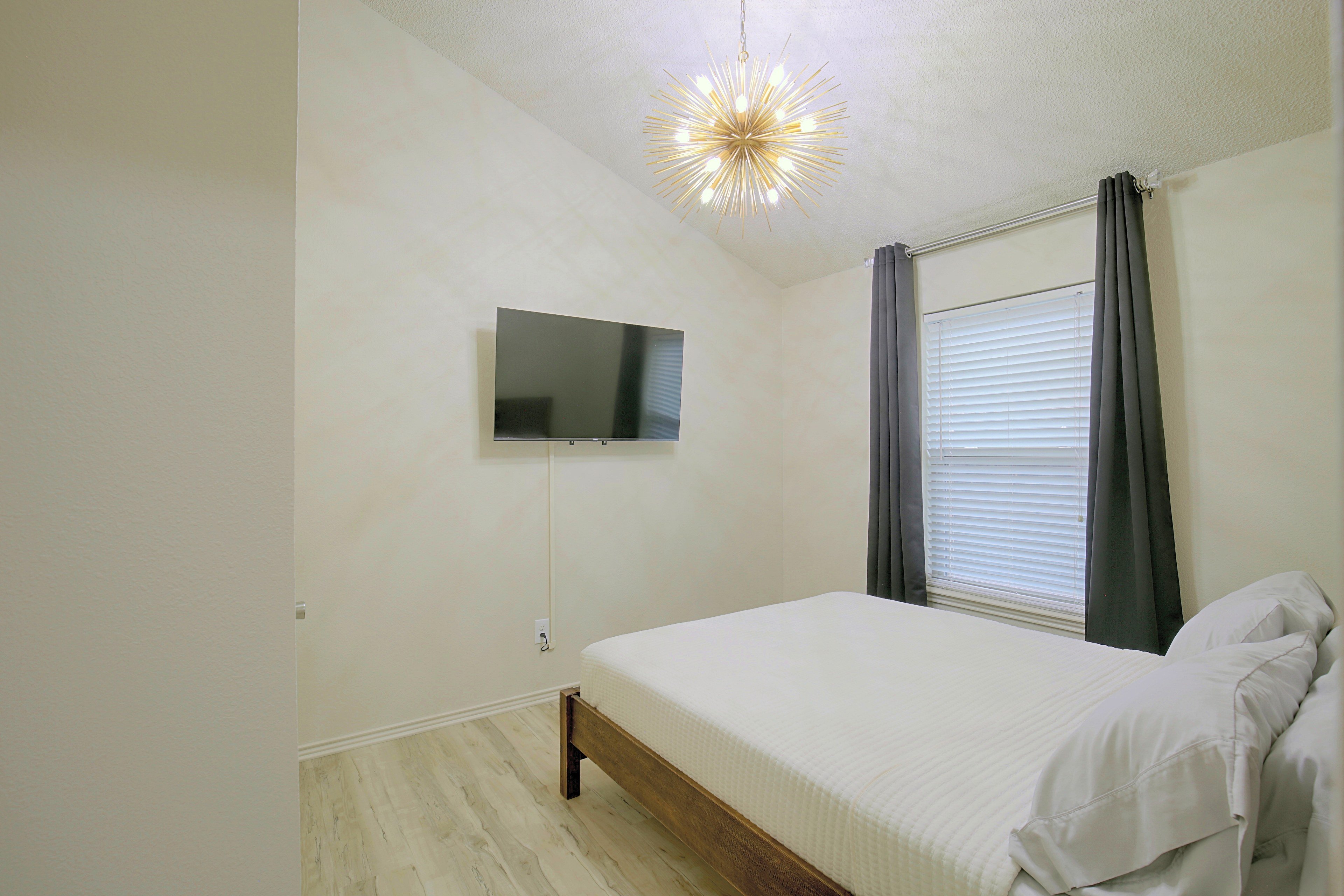 Bedroom 3 | Queen Bed