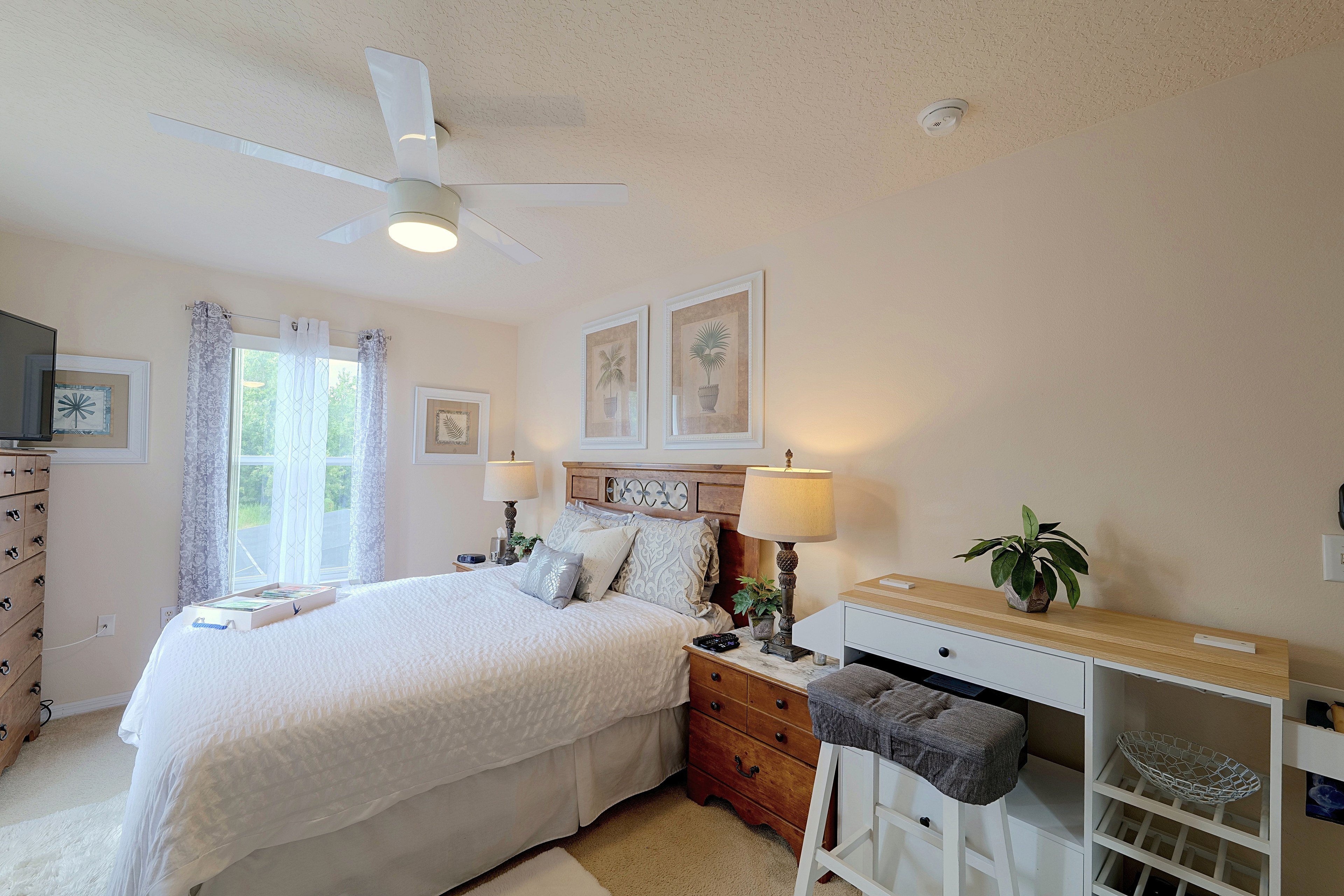 Bedroom | Queen Bed | 2nd Floor