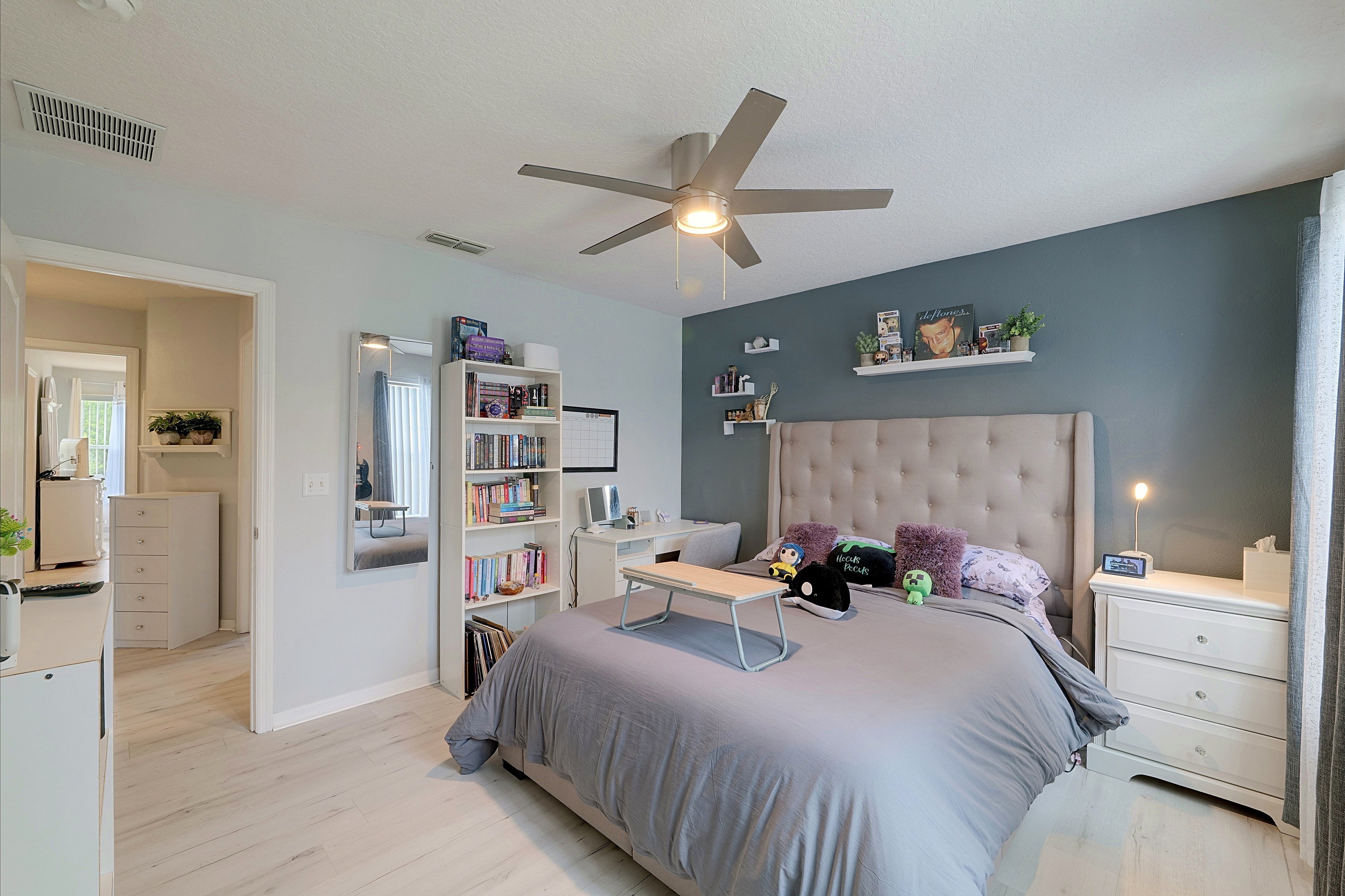Bedroom | Queen Bed | 2nd Floor