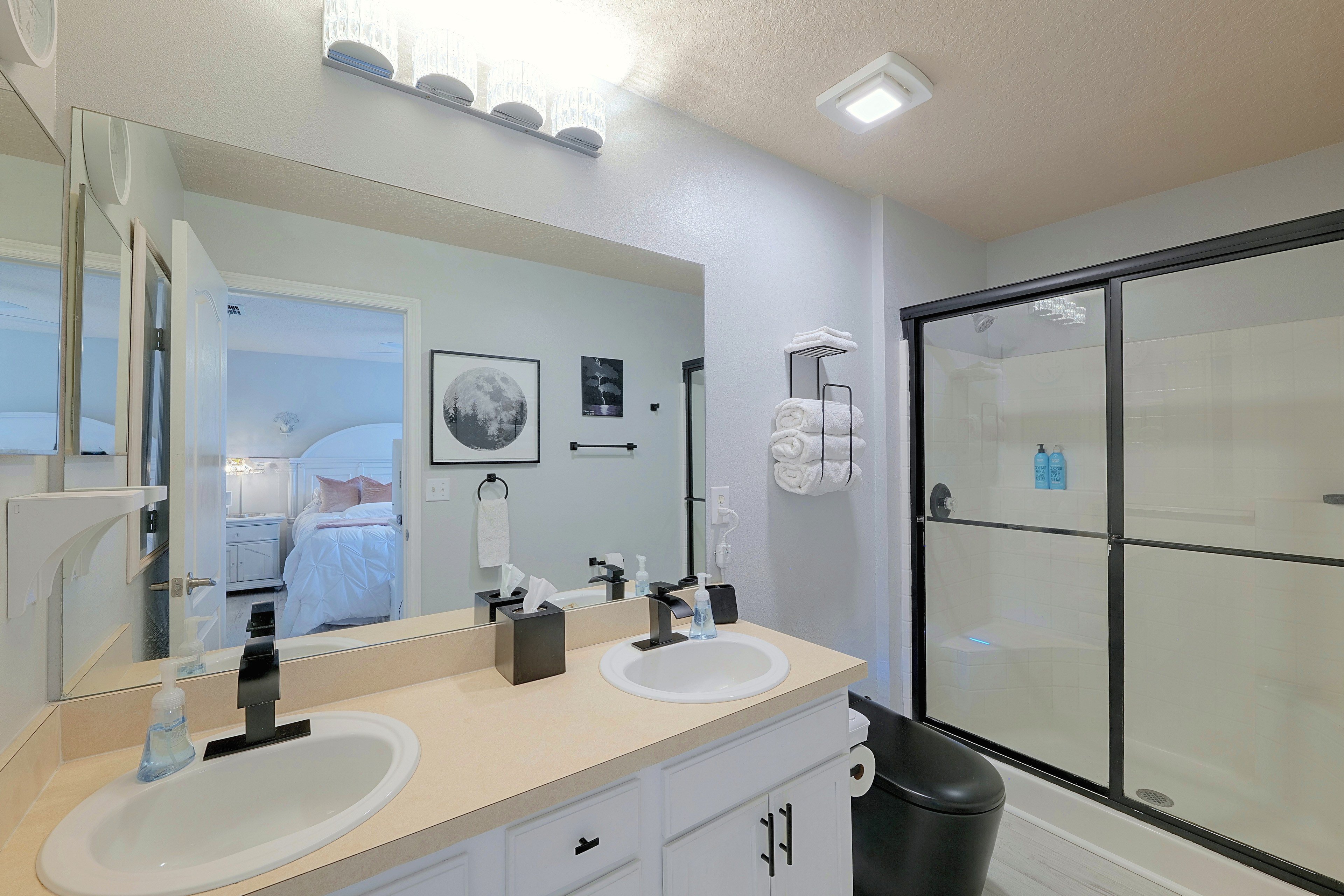 Bathroom | 2nd Floor