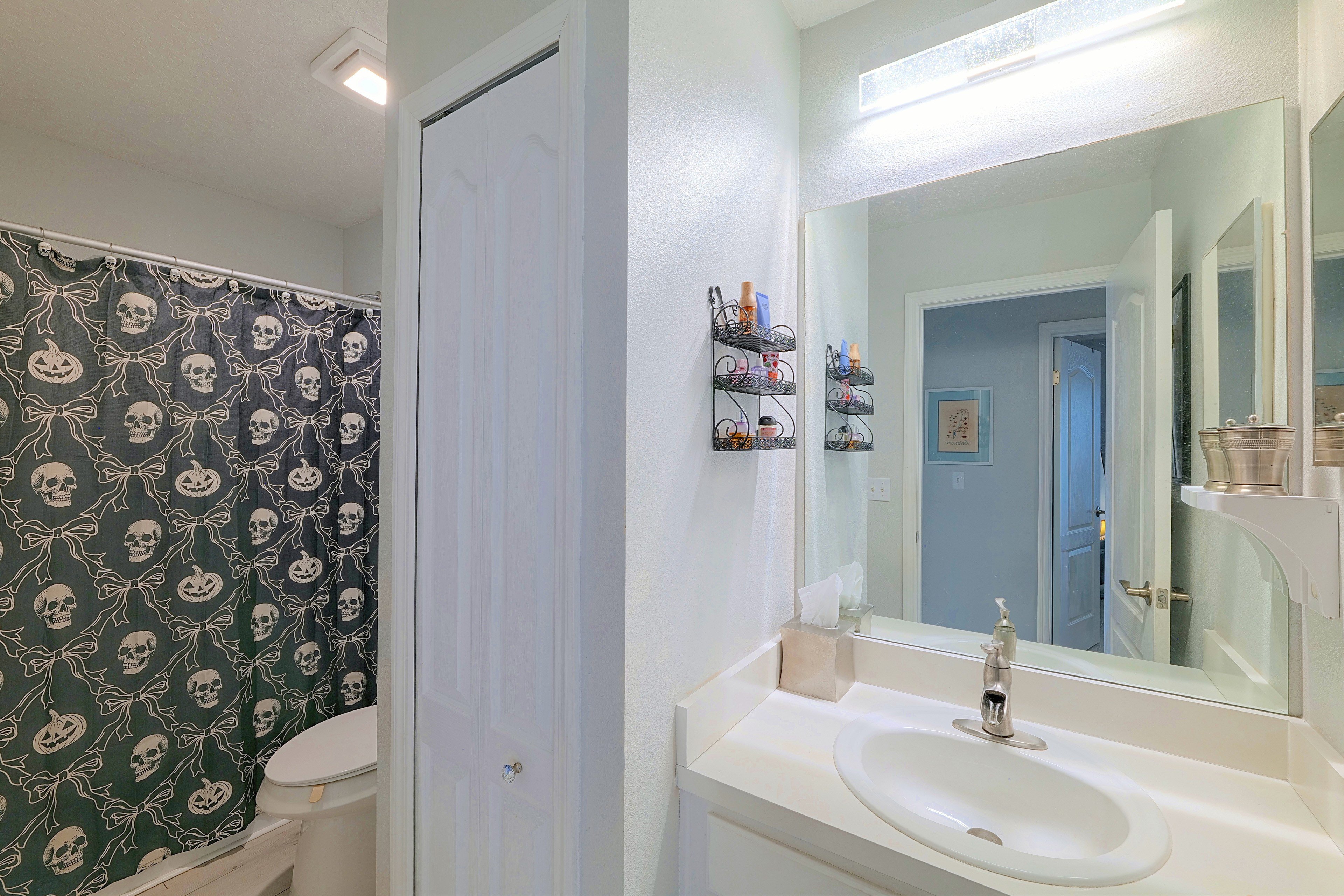 Bathroom | 2nd Floor