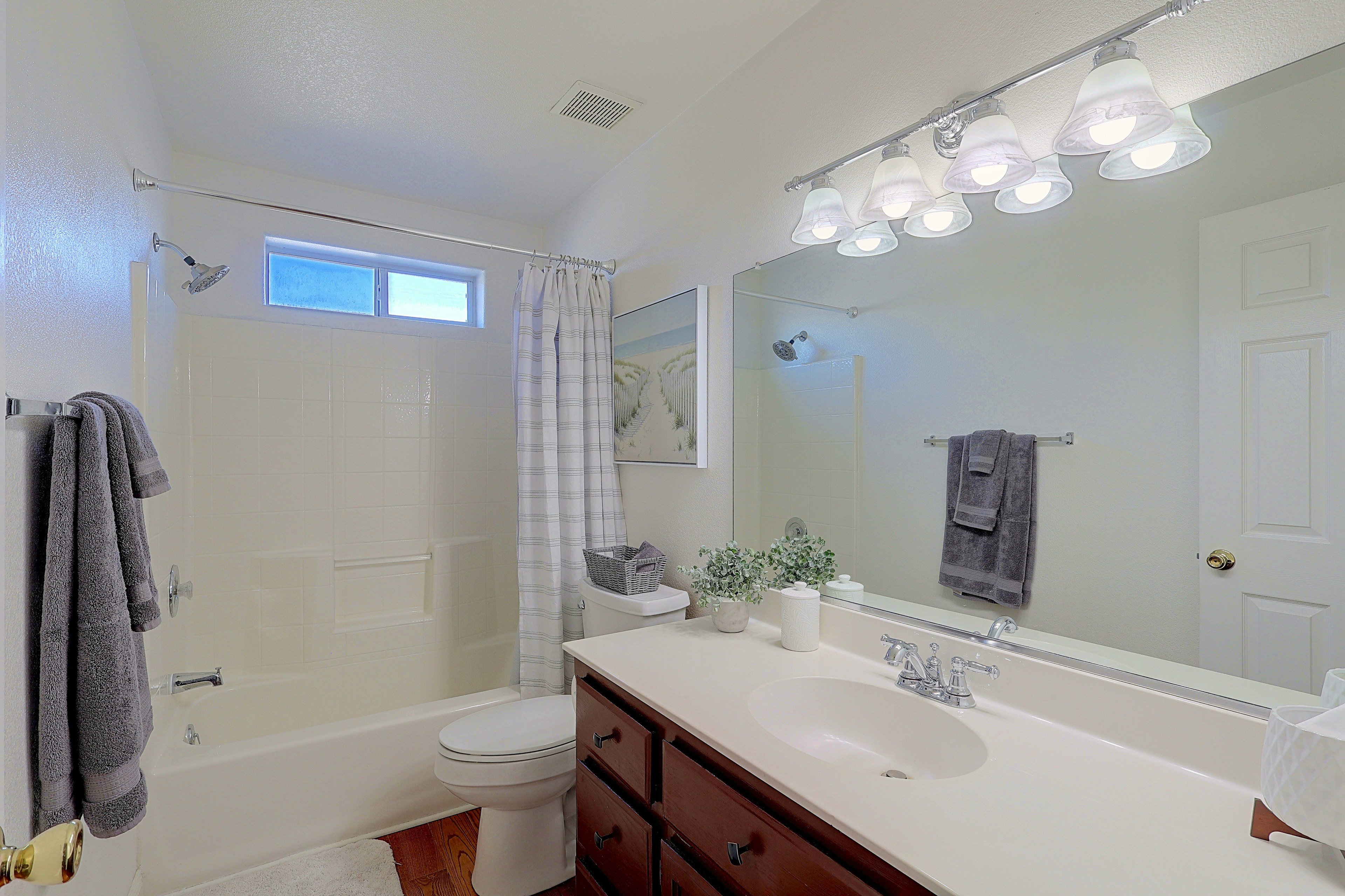 Full Bathroom | Main Level