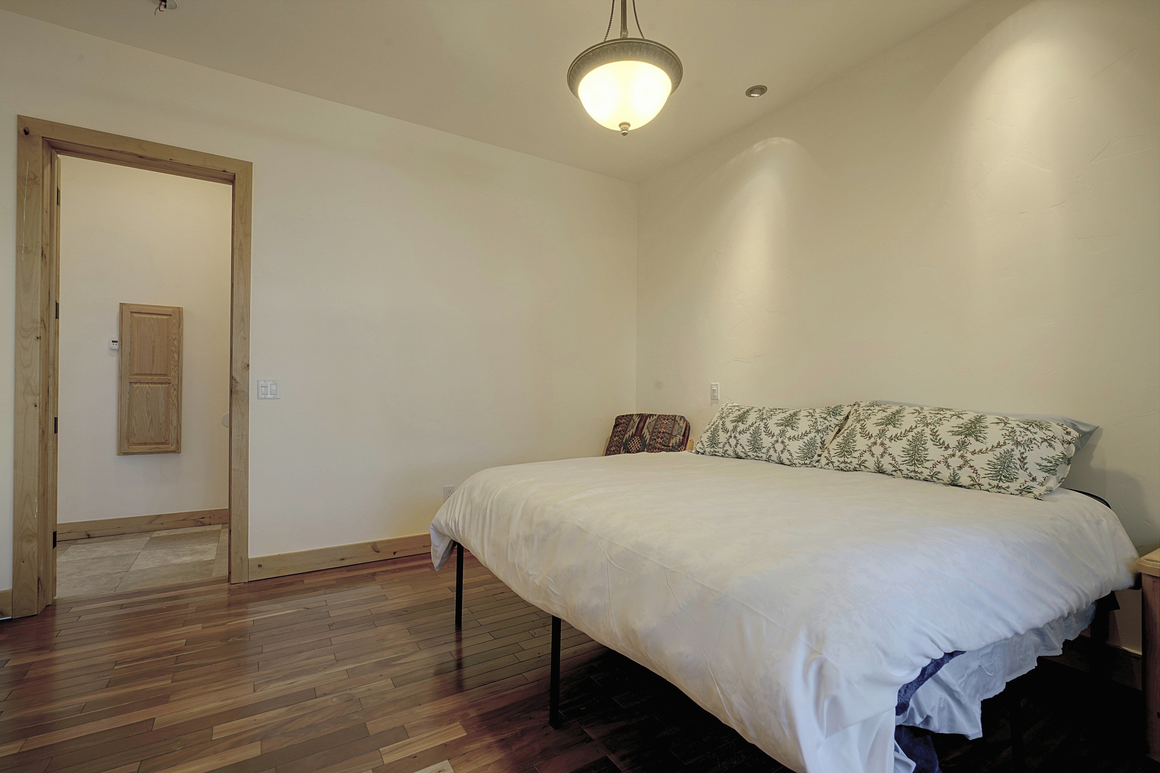 Bedroom 1 | King Bed