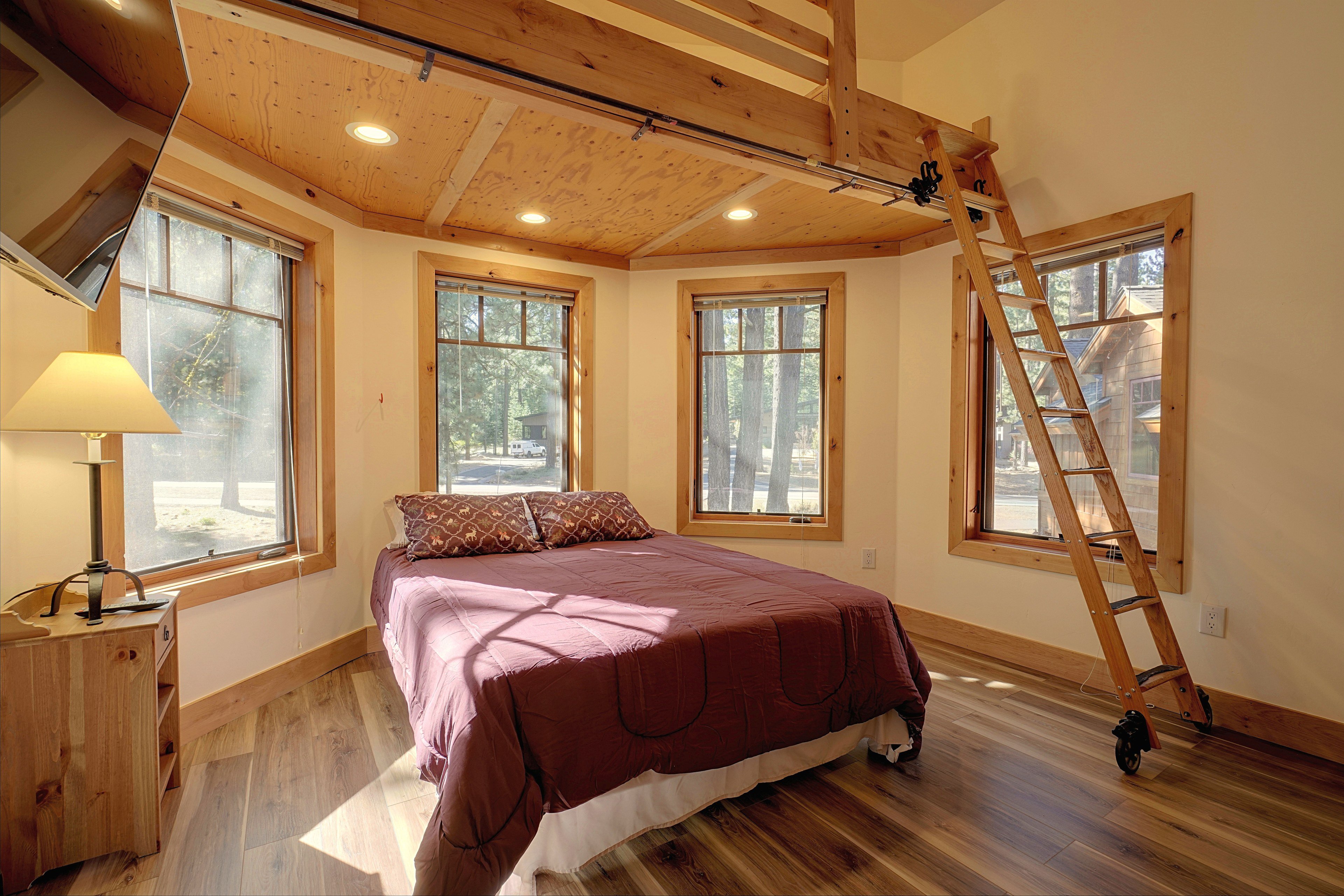 Bedroom 3 | Queen Bed