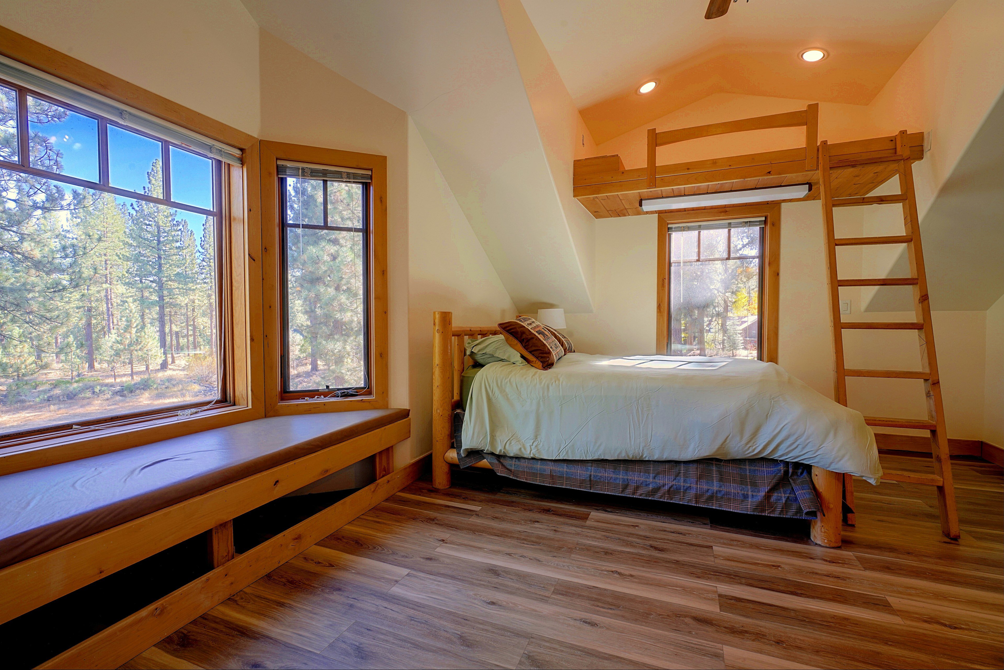 Bedroom 2 | Queen Bed