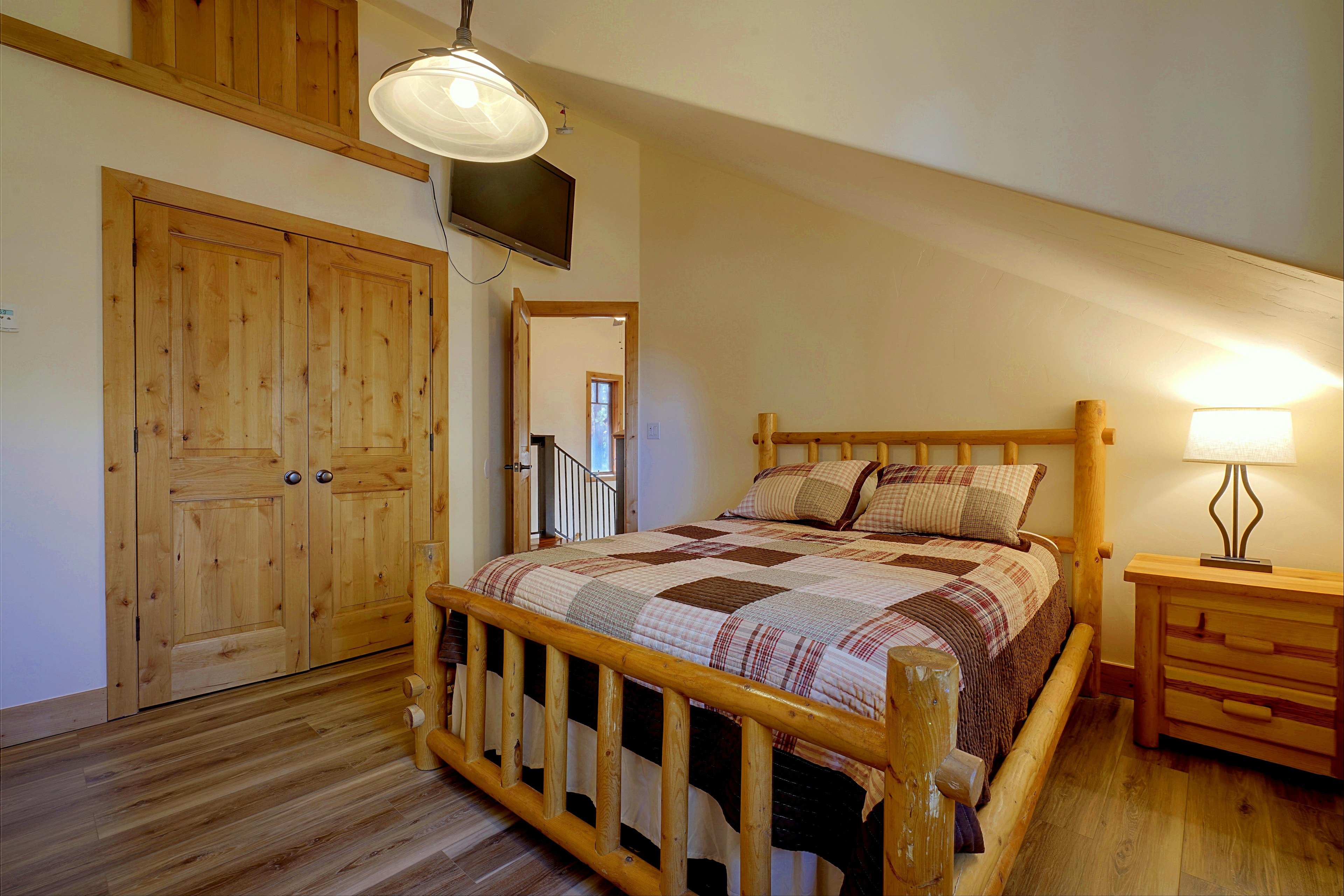 Bedroom 4 | Queen Bed