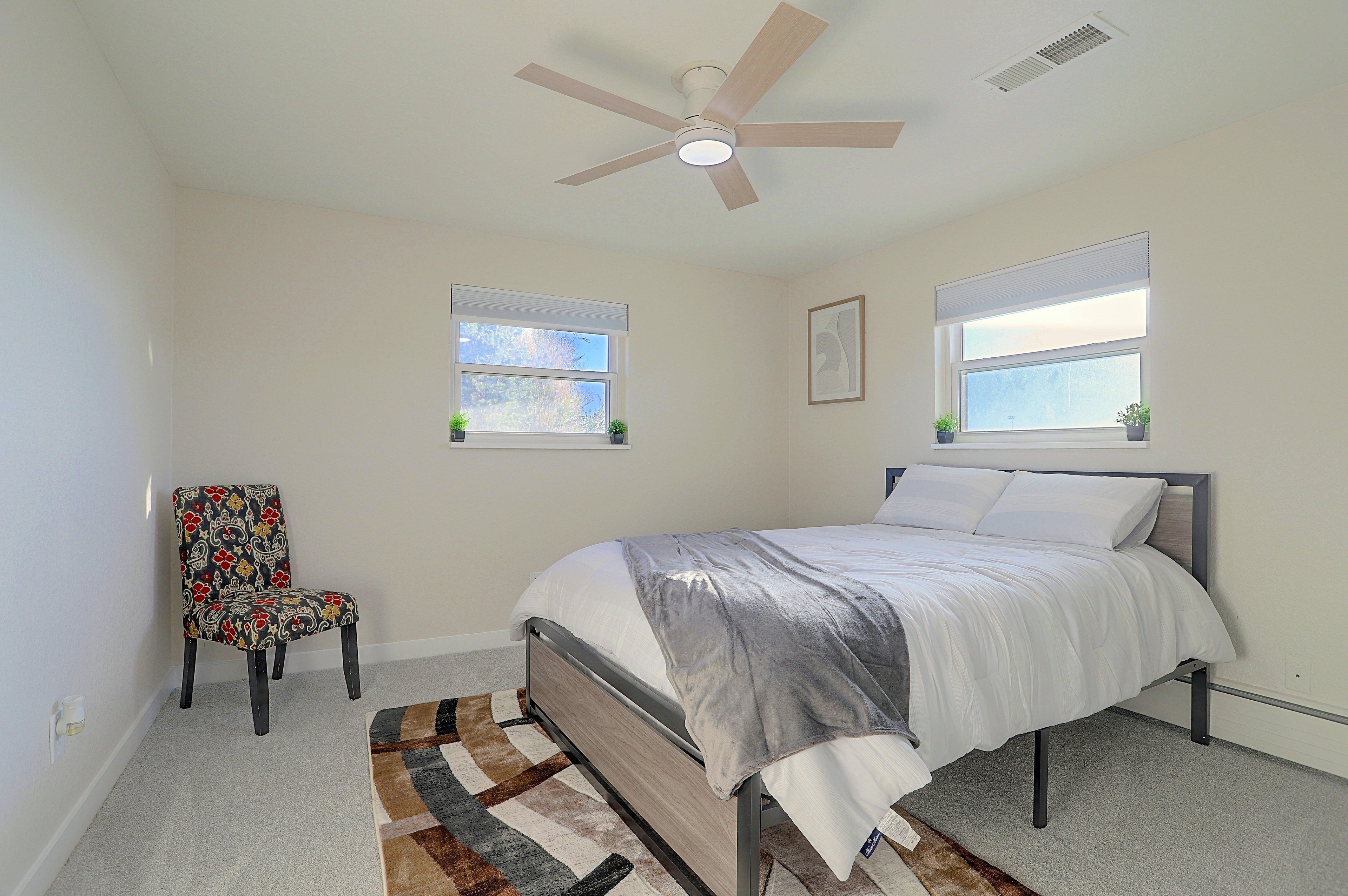 Bedroom | Queen Bed