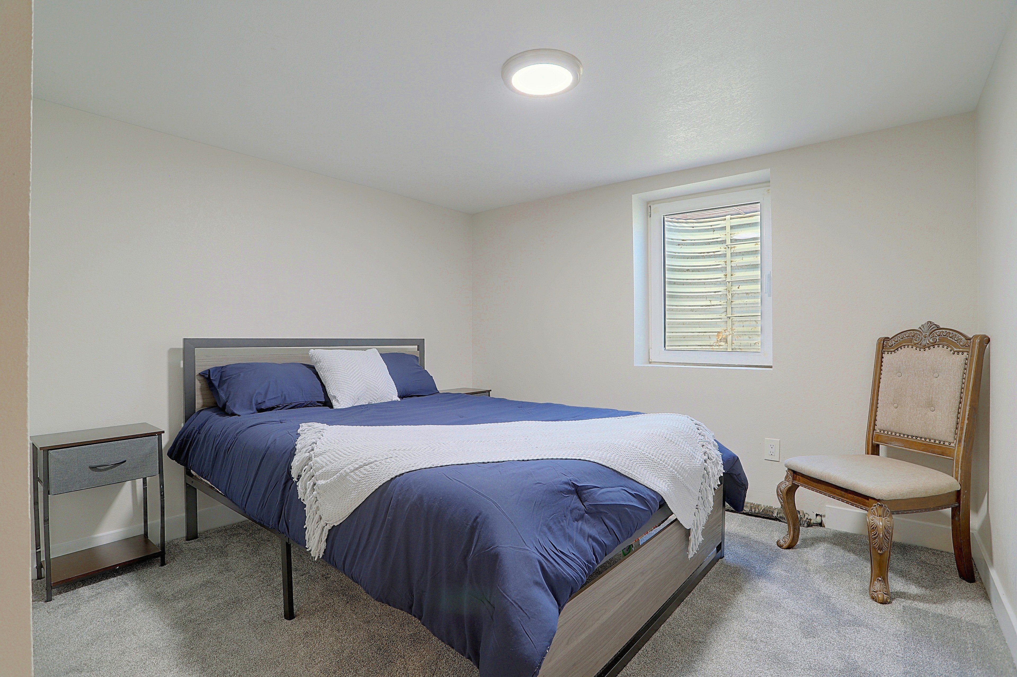 Bedroom | Queen Bed | Lower Floor