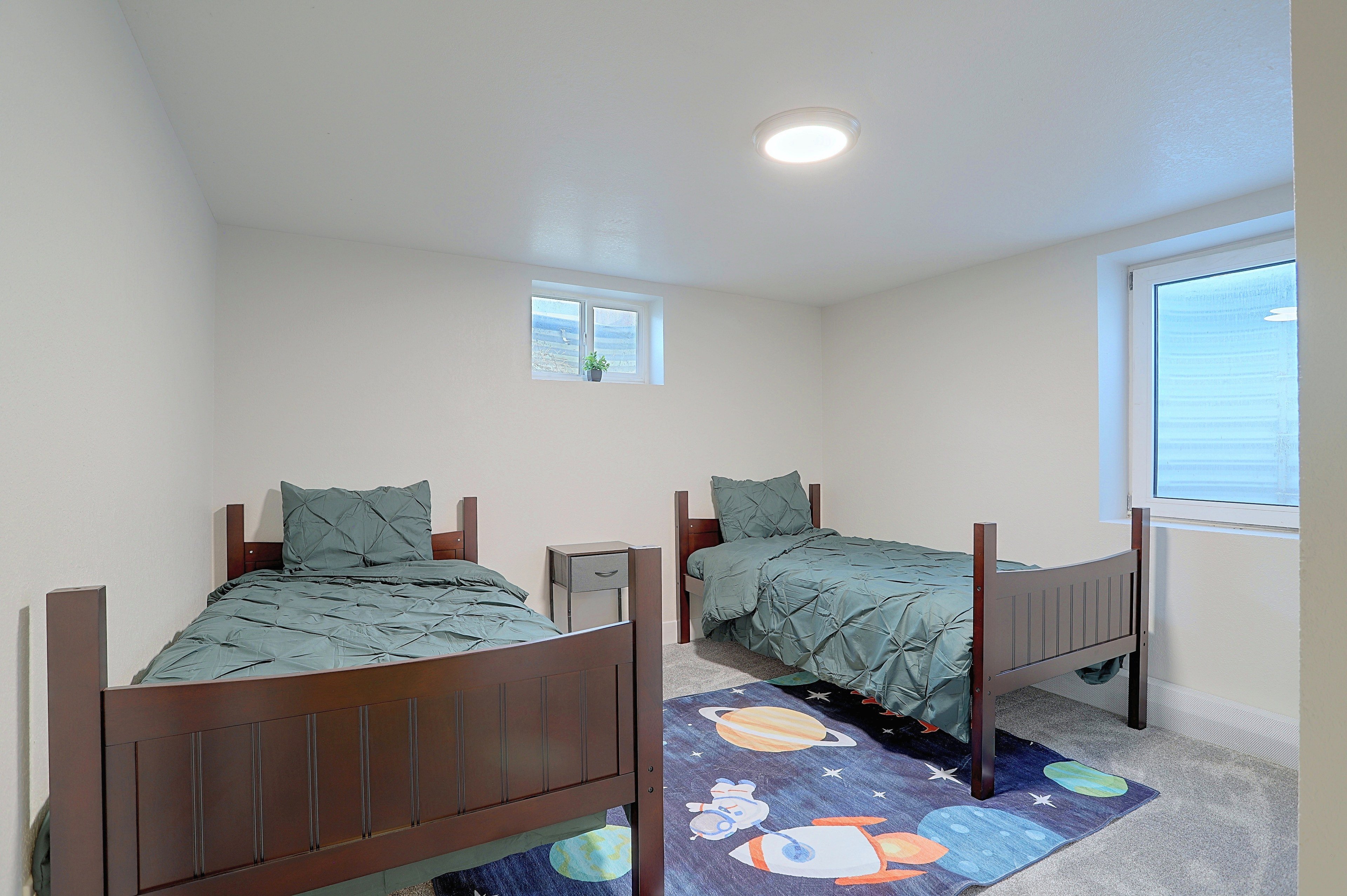 Bedroom | 2 Twin Beds | Lower Floor