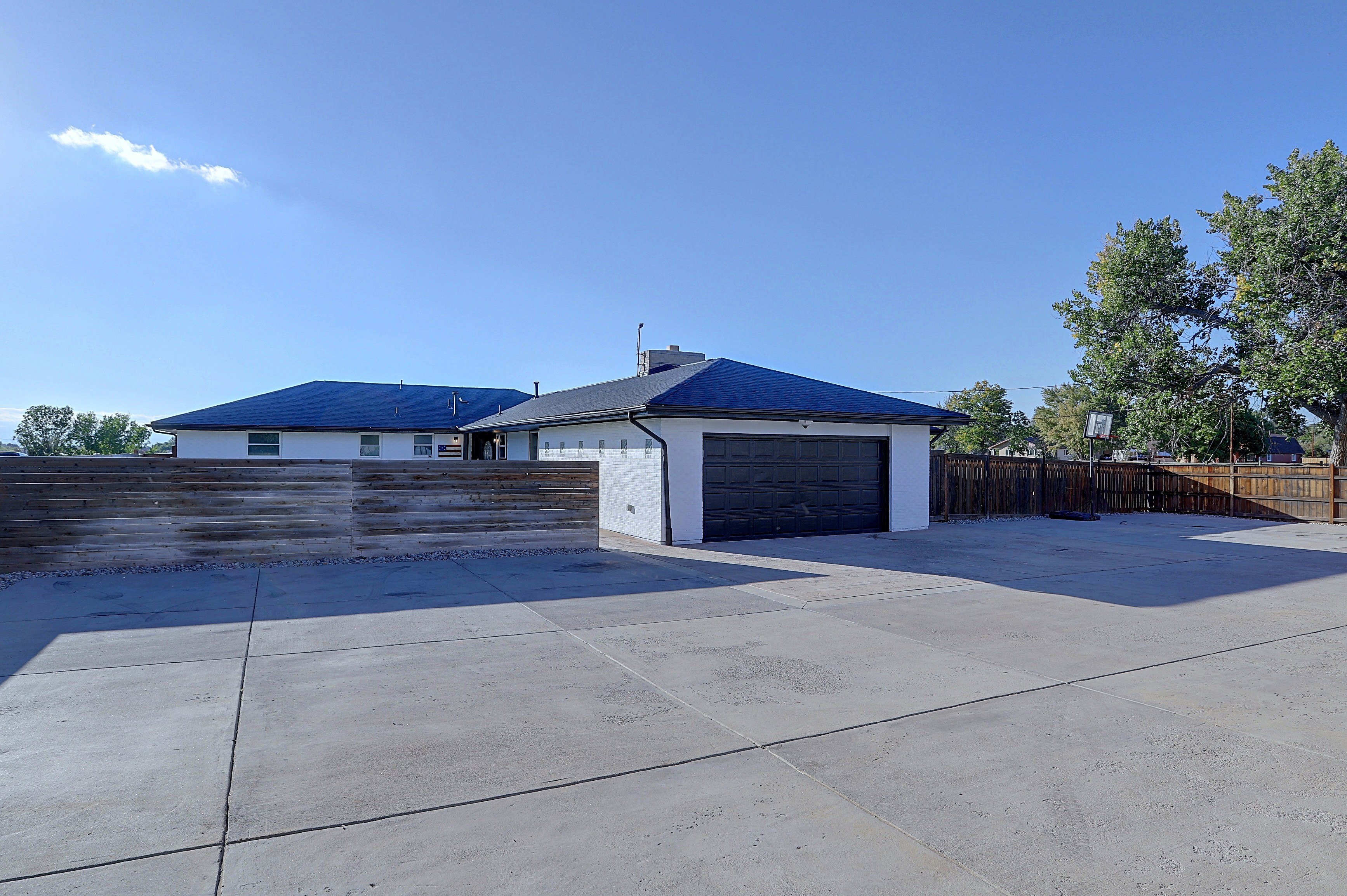 Large Driveway w/ Ample Parking