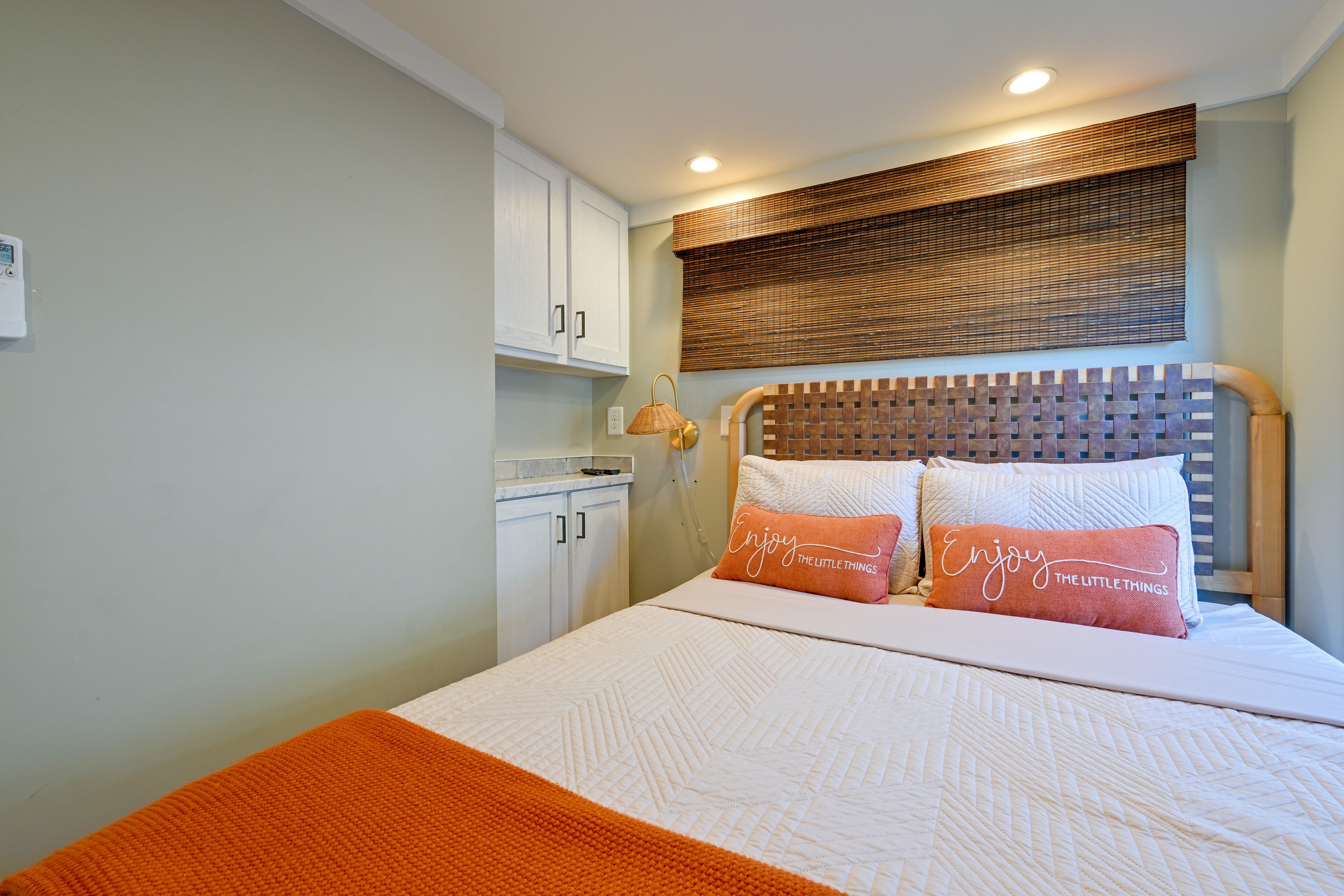 Bedroom | Queen Bed