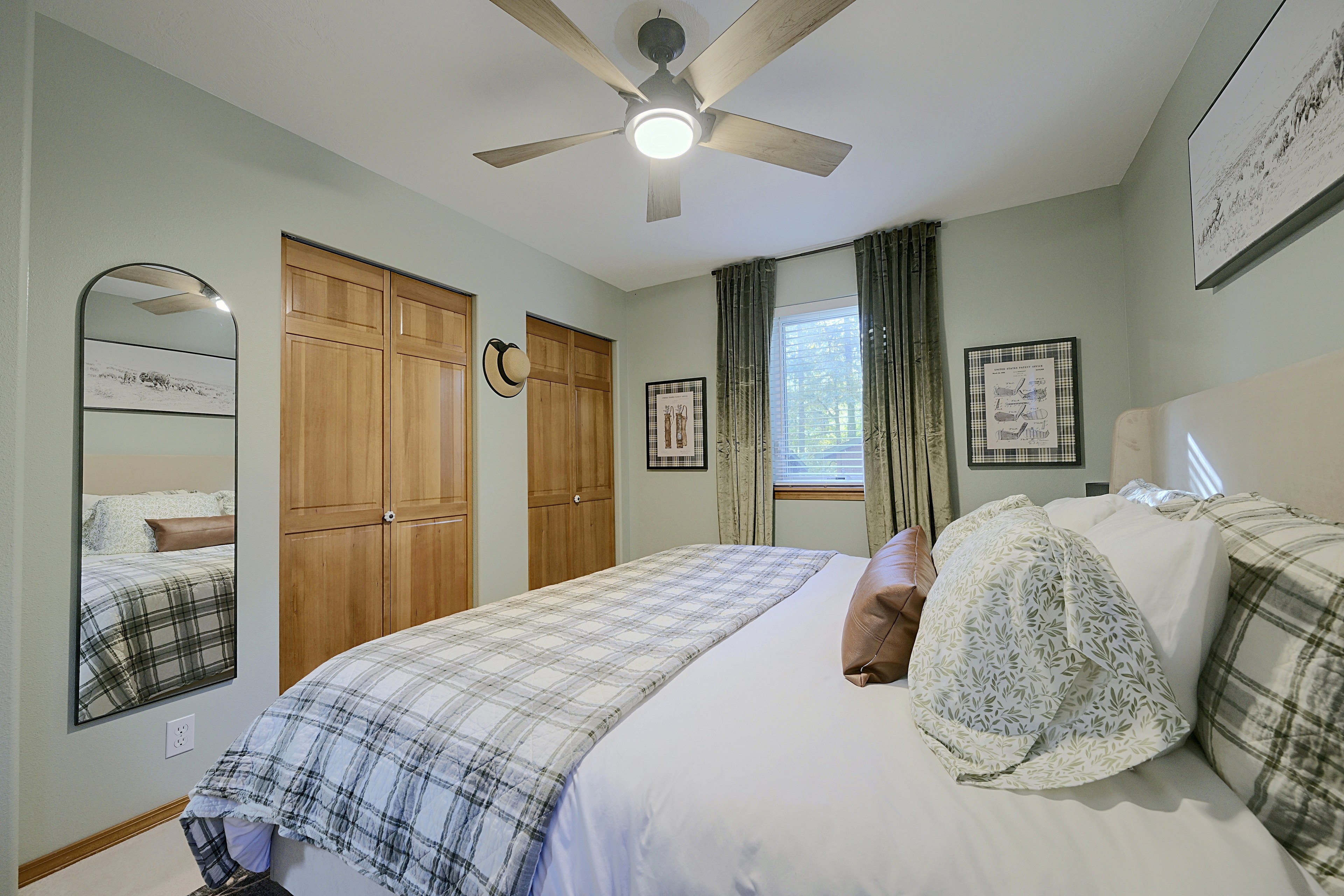 Bedroom | King Bed