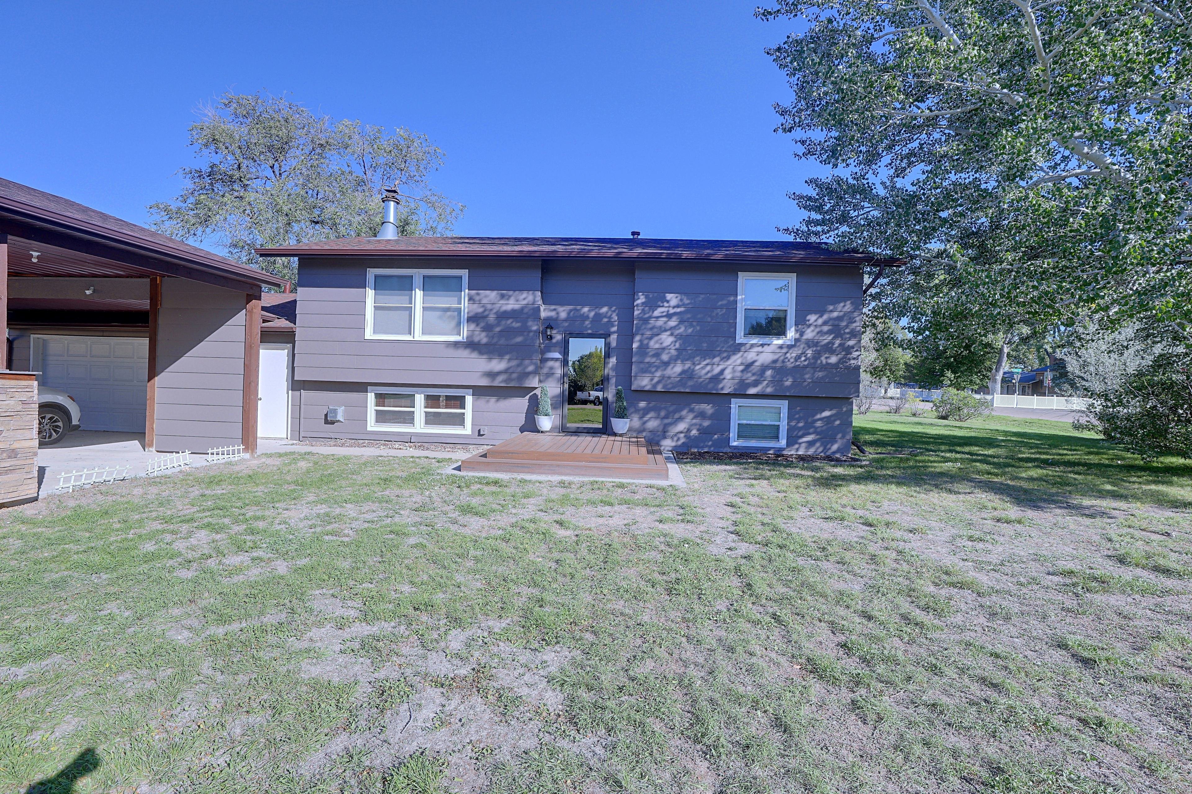 Exterior | Driveway (2 Vehicles)