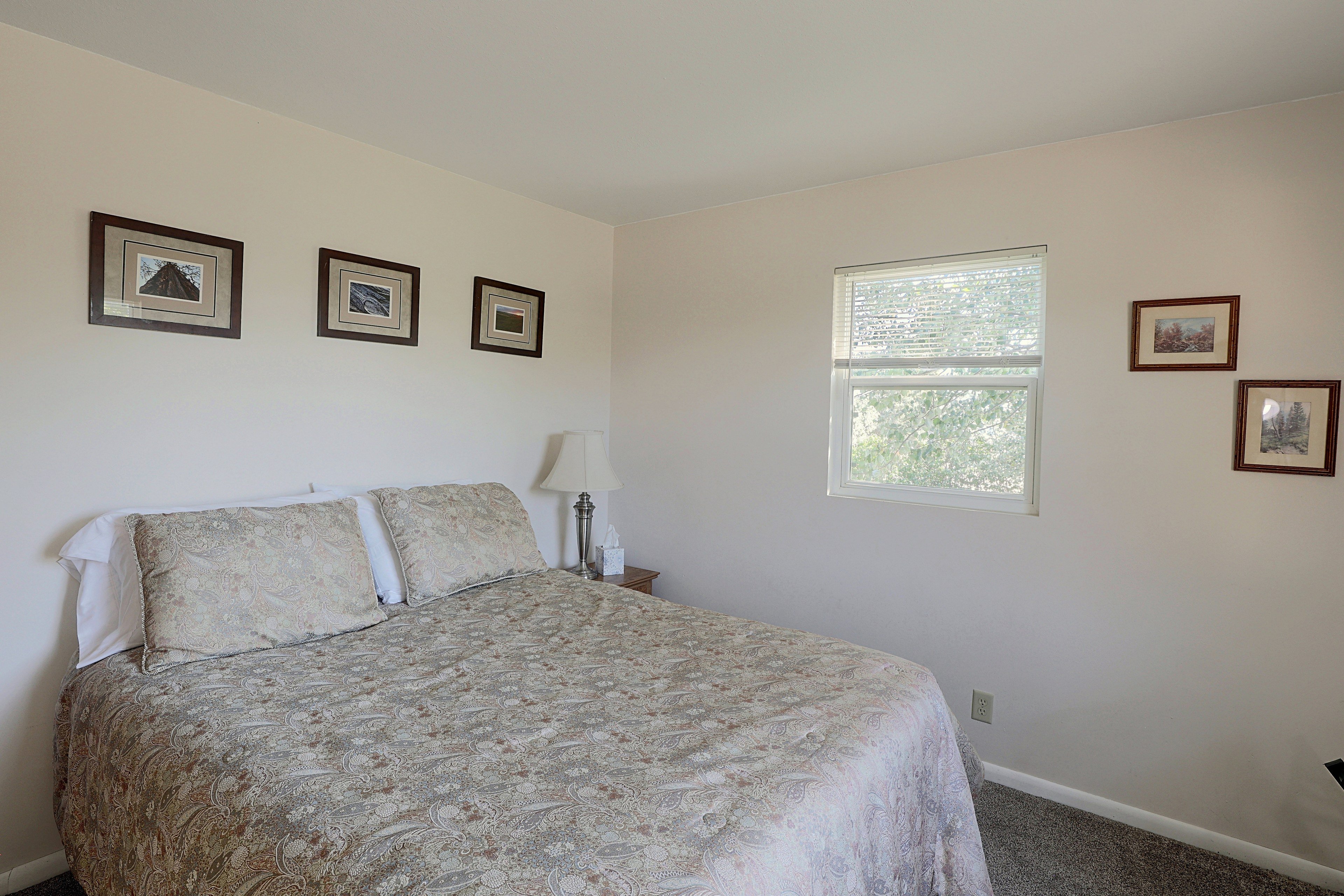 Bedroom | Queen Bed
