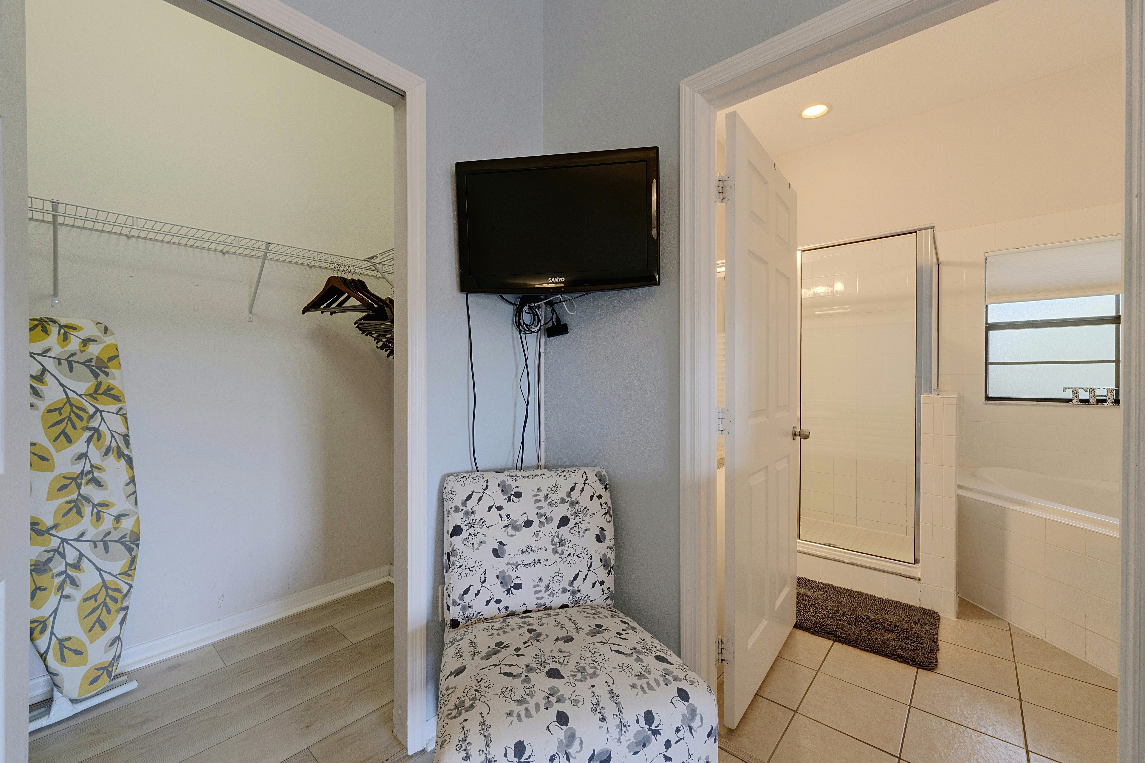 En-Suite Bathroom | Walk-In Closet