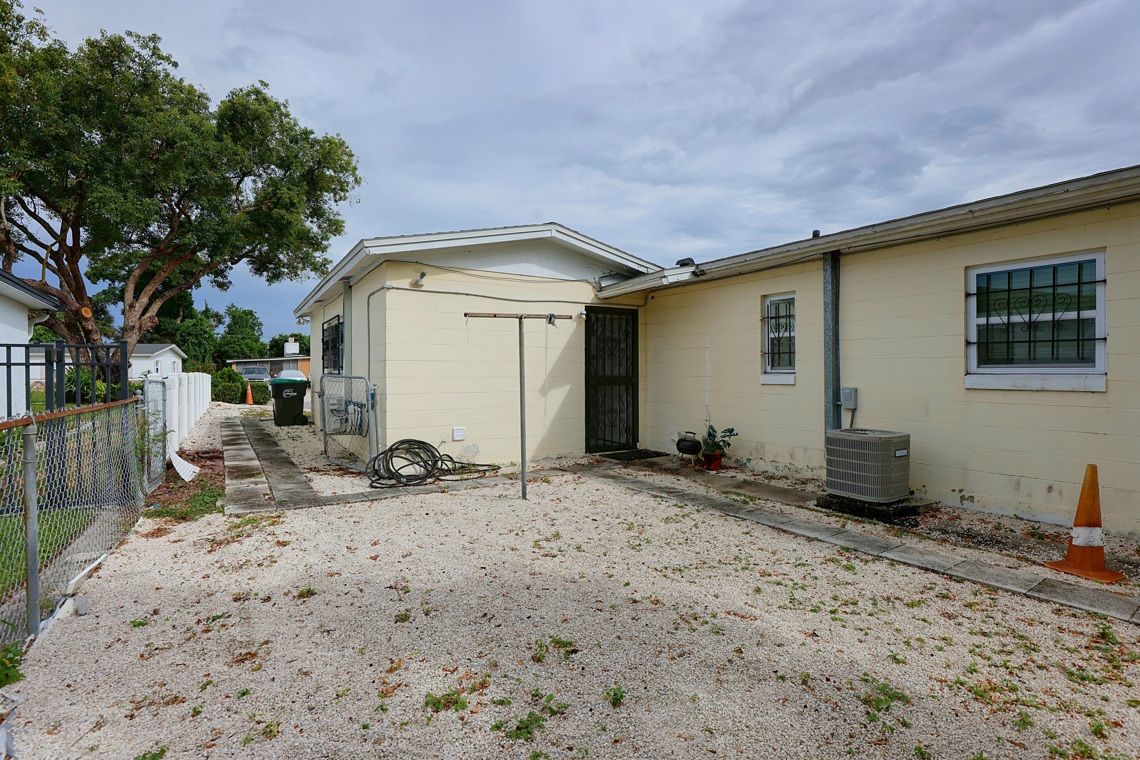 Unit Entry | Single-Story Studio