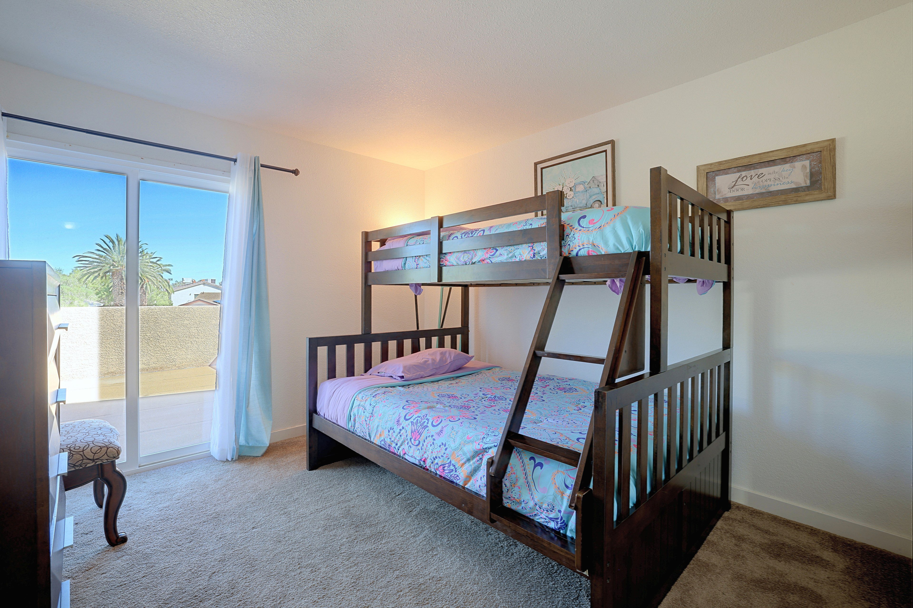 Bedroom | Twin/Full Bunk Bed