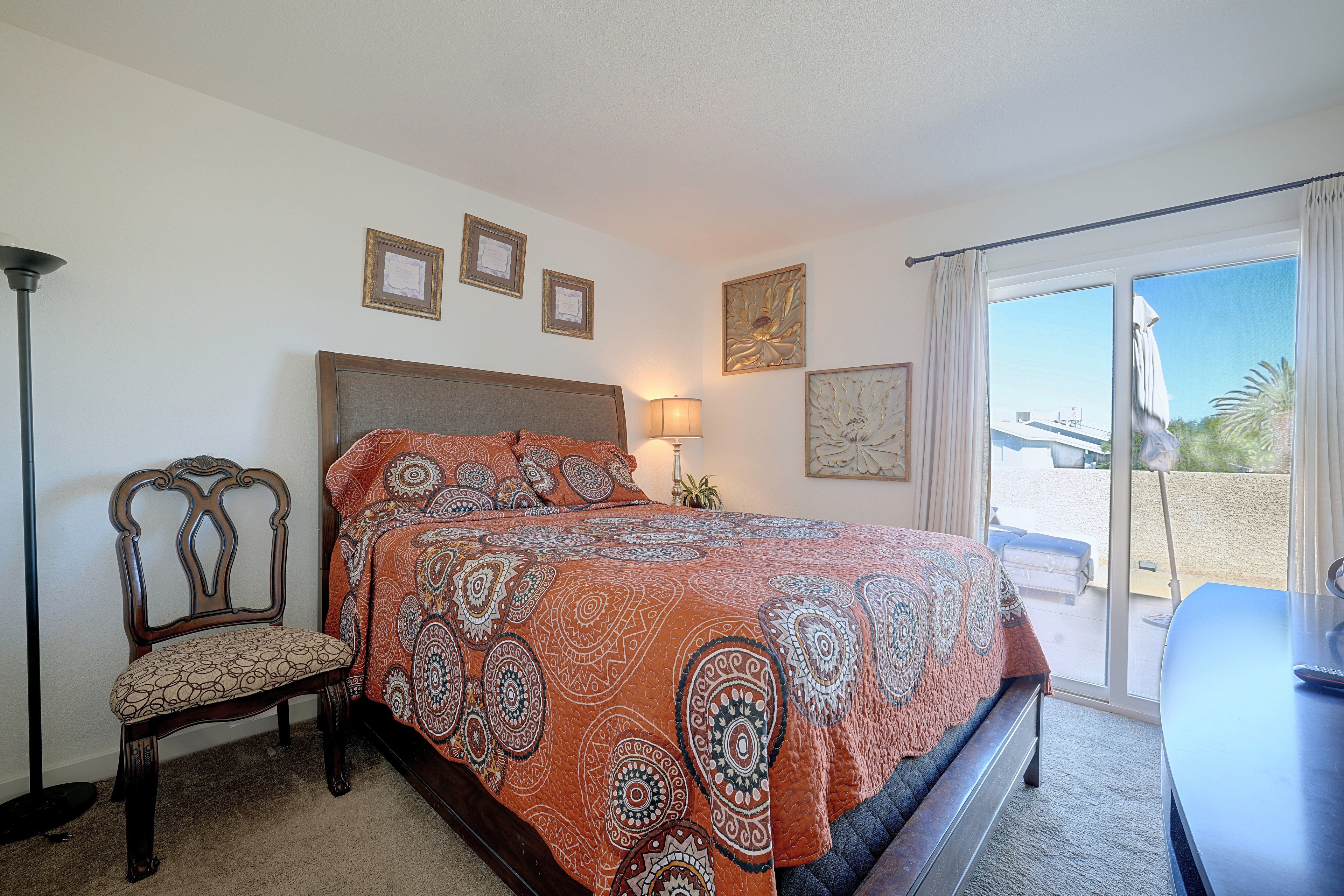 Bedroom | Queen Bed