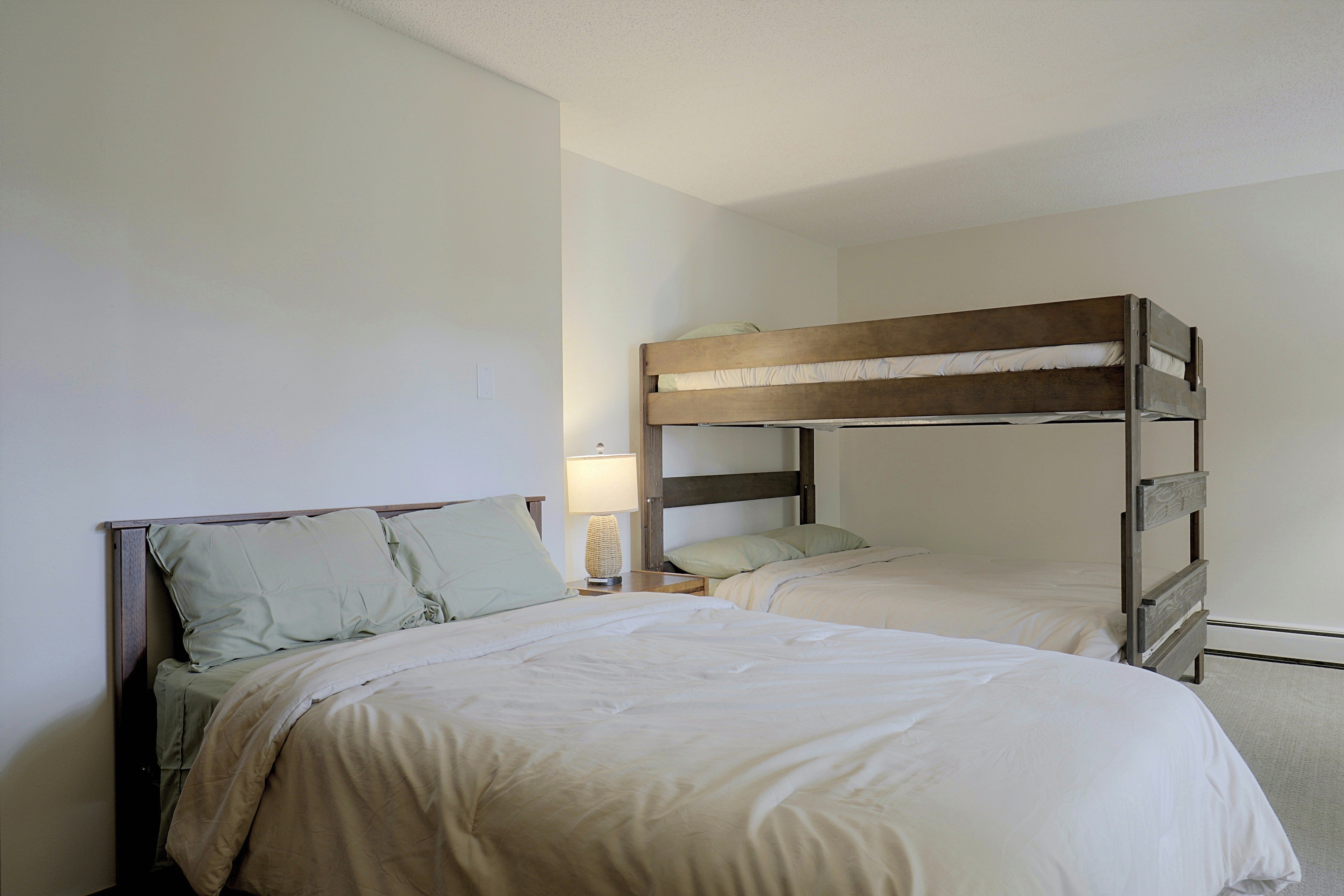 Bedroom | Queen Bed | Full Bunk Bed