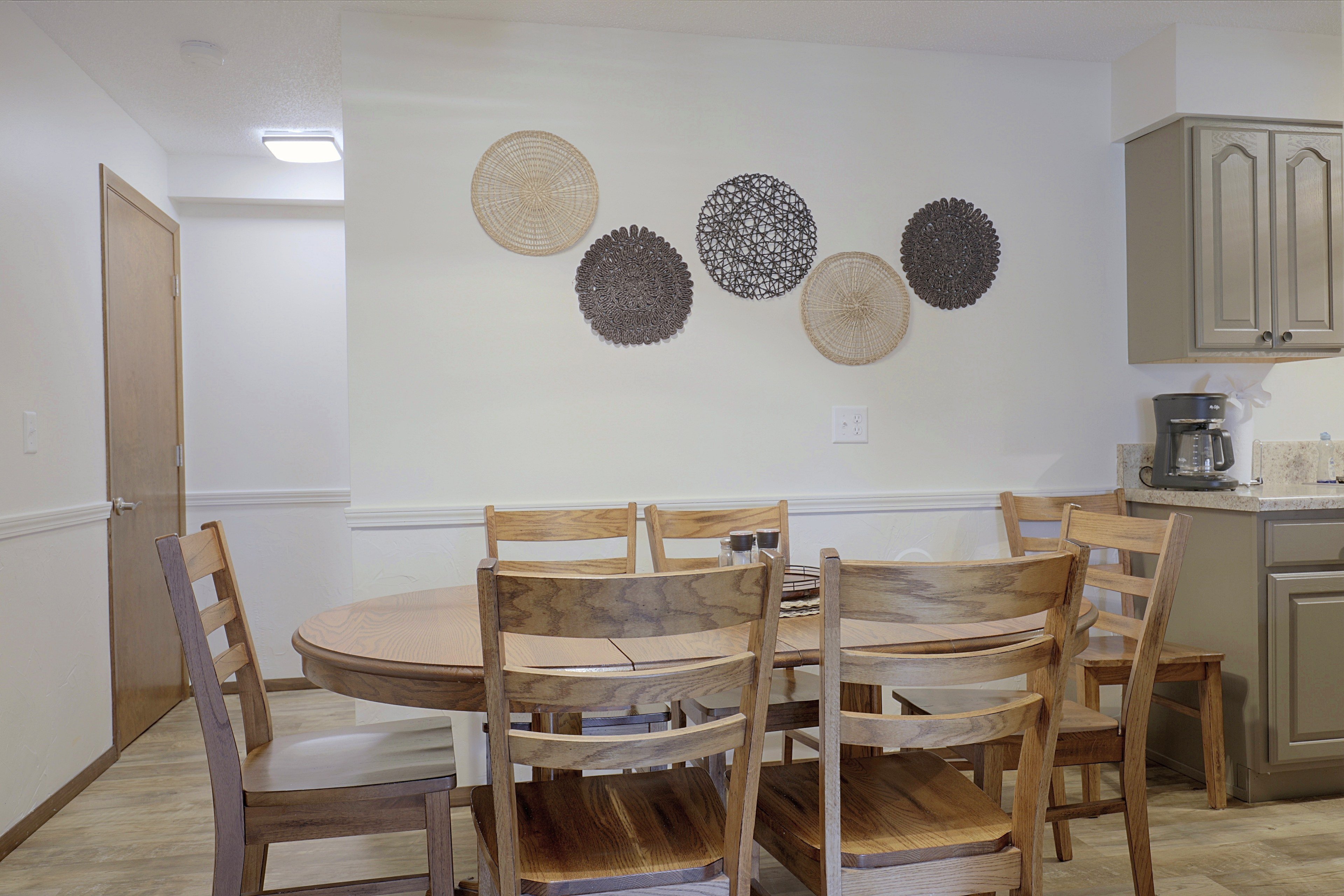 Dining Area | Dishes & Flatware Provided