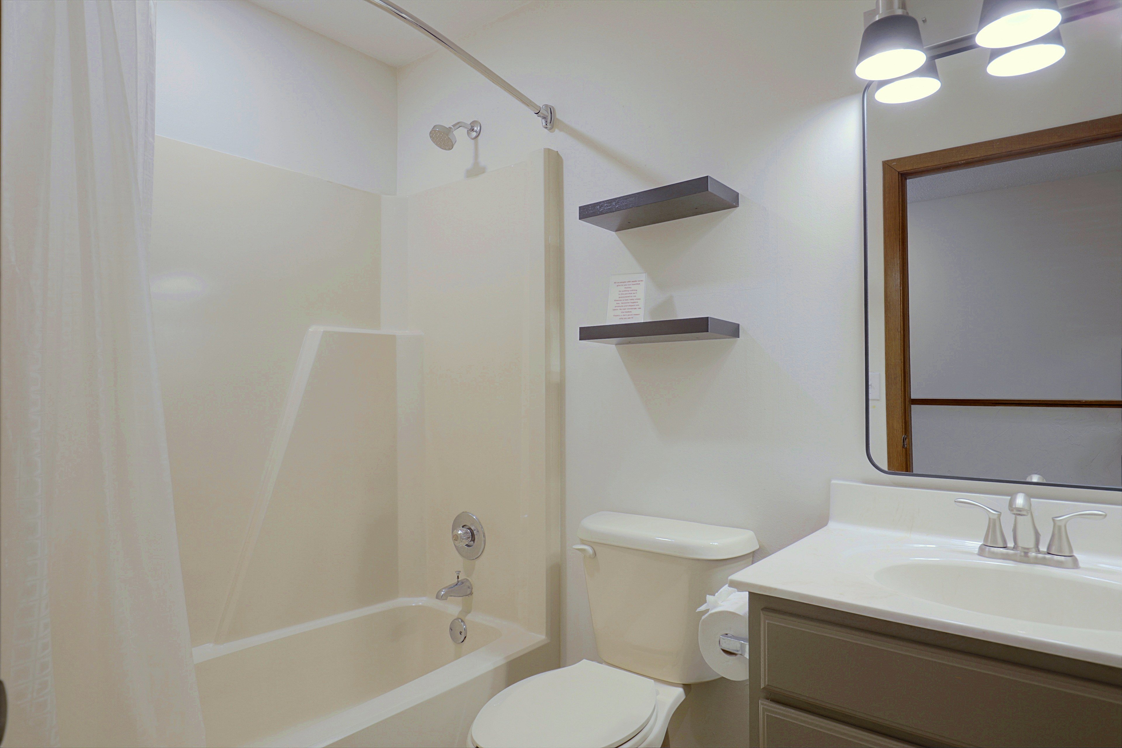 Full Bathroom | Towels & Linens Provided