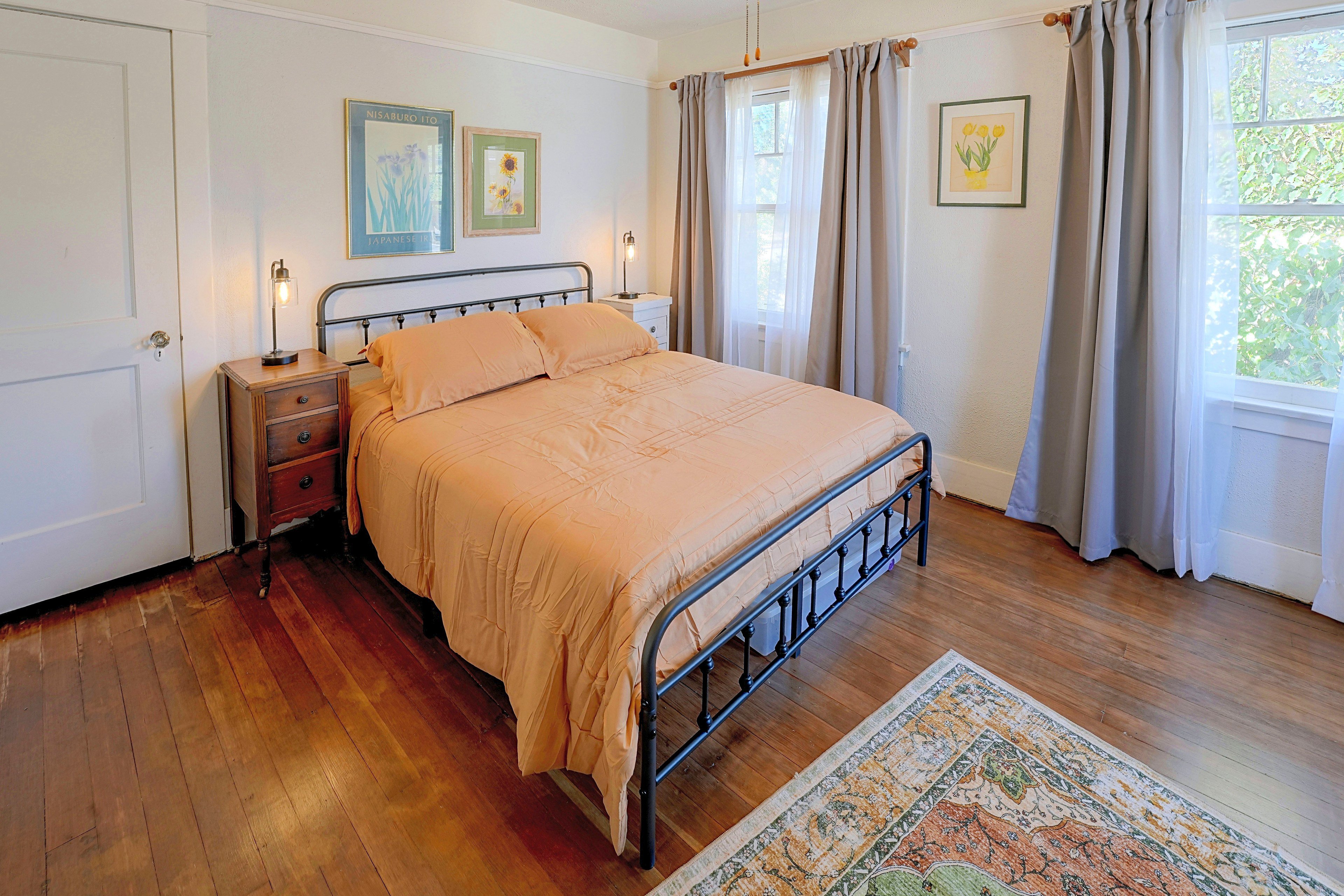 Bedroom | Queen Bed