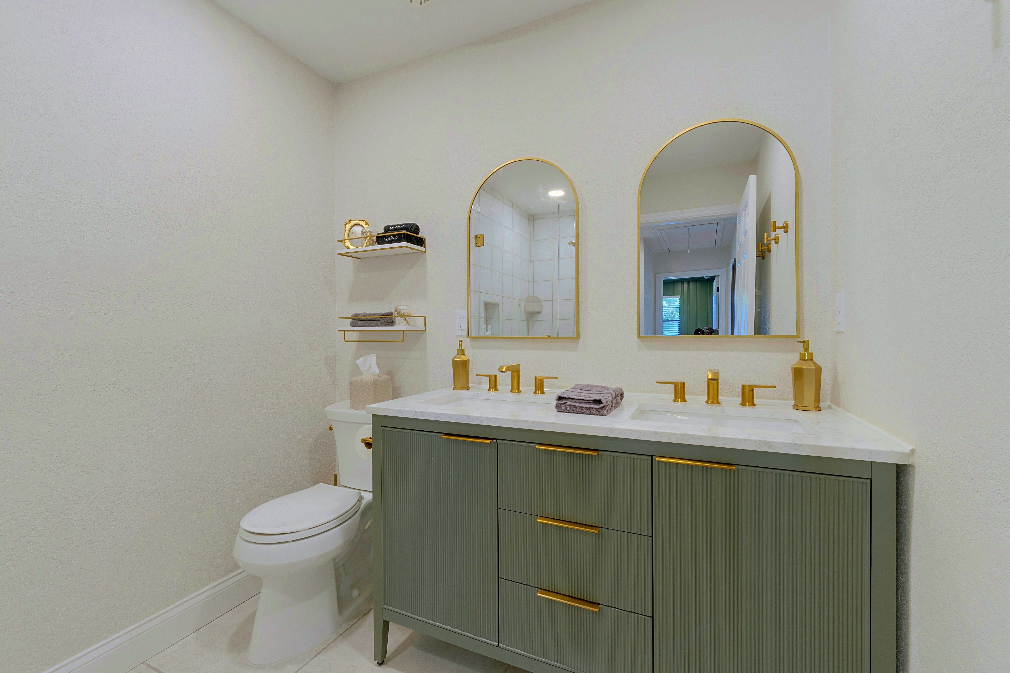 Full Bathroom