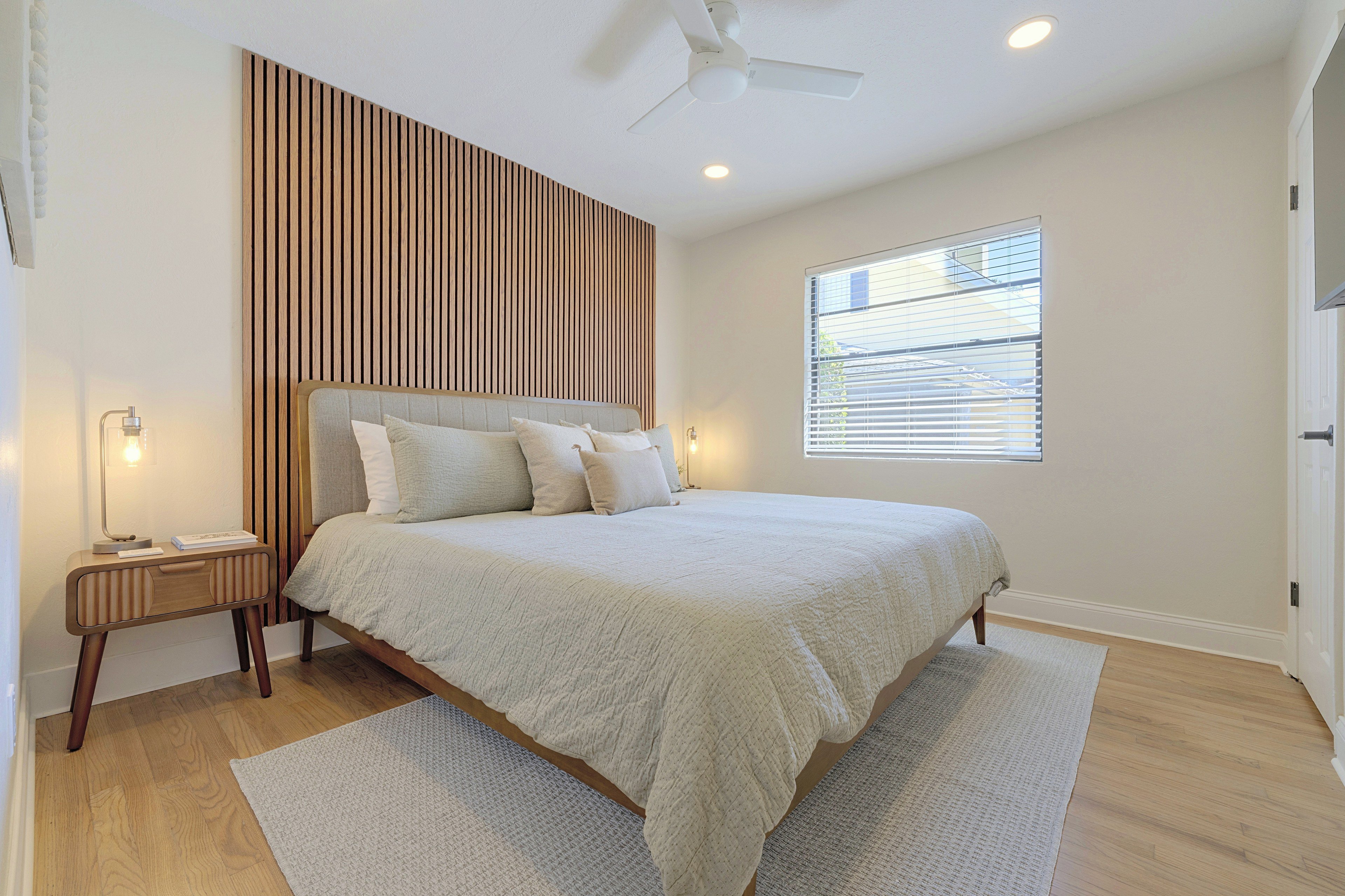 Bedroom 1 | King Bed