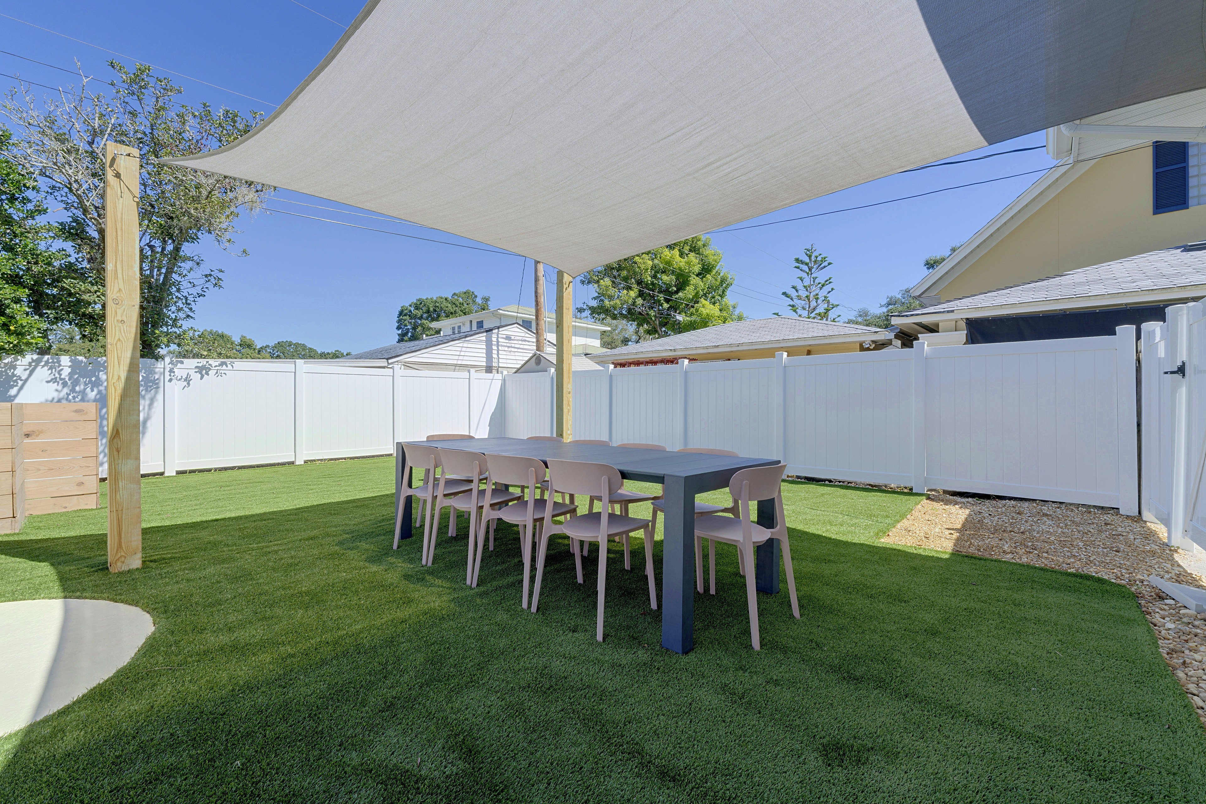 Backyard | Outdoor Dining
