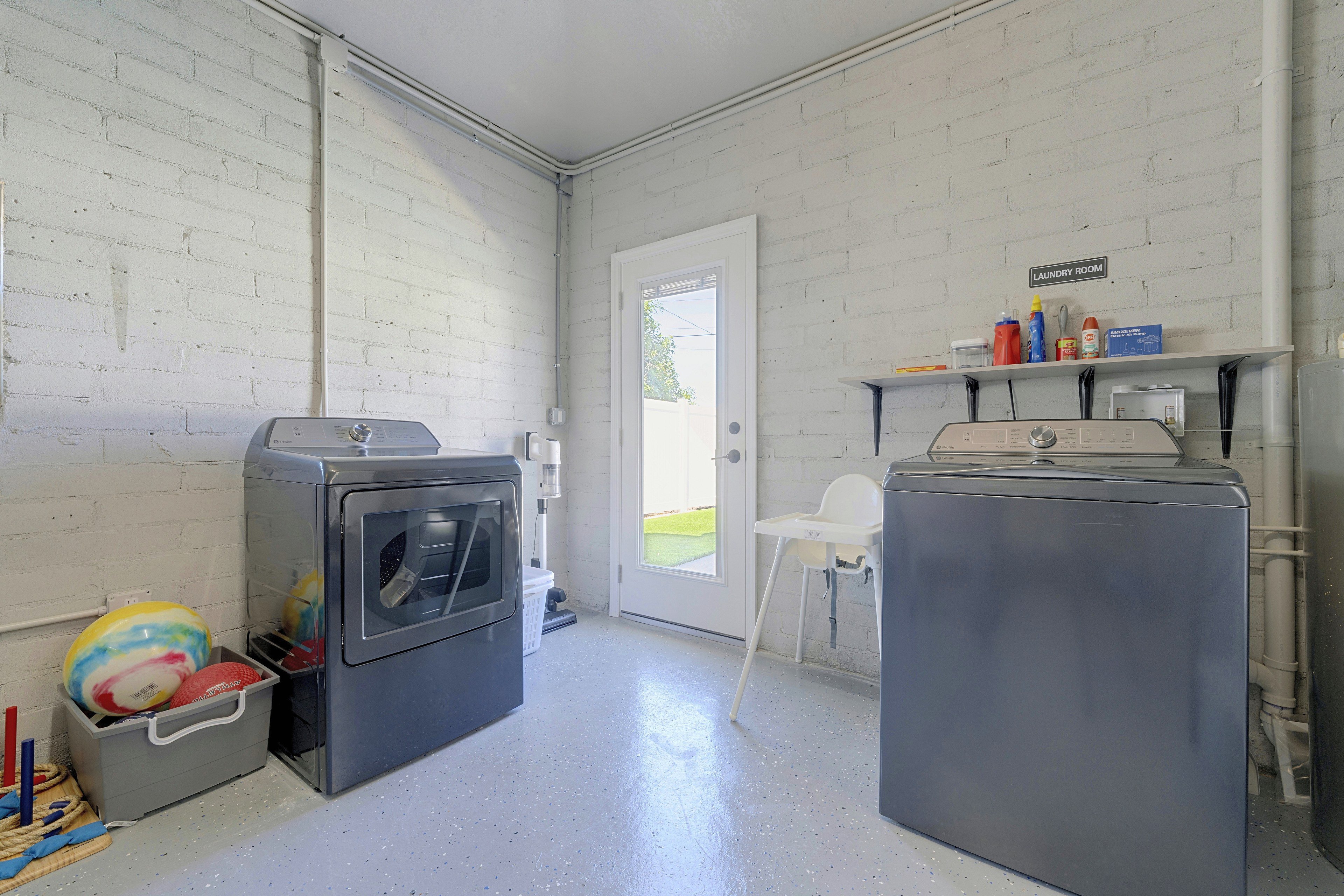 Garage | Laundry Room
