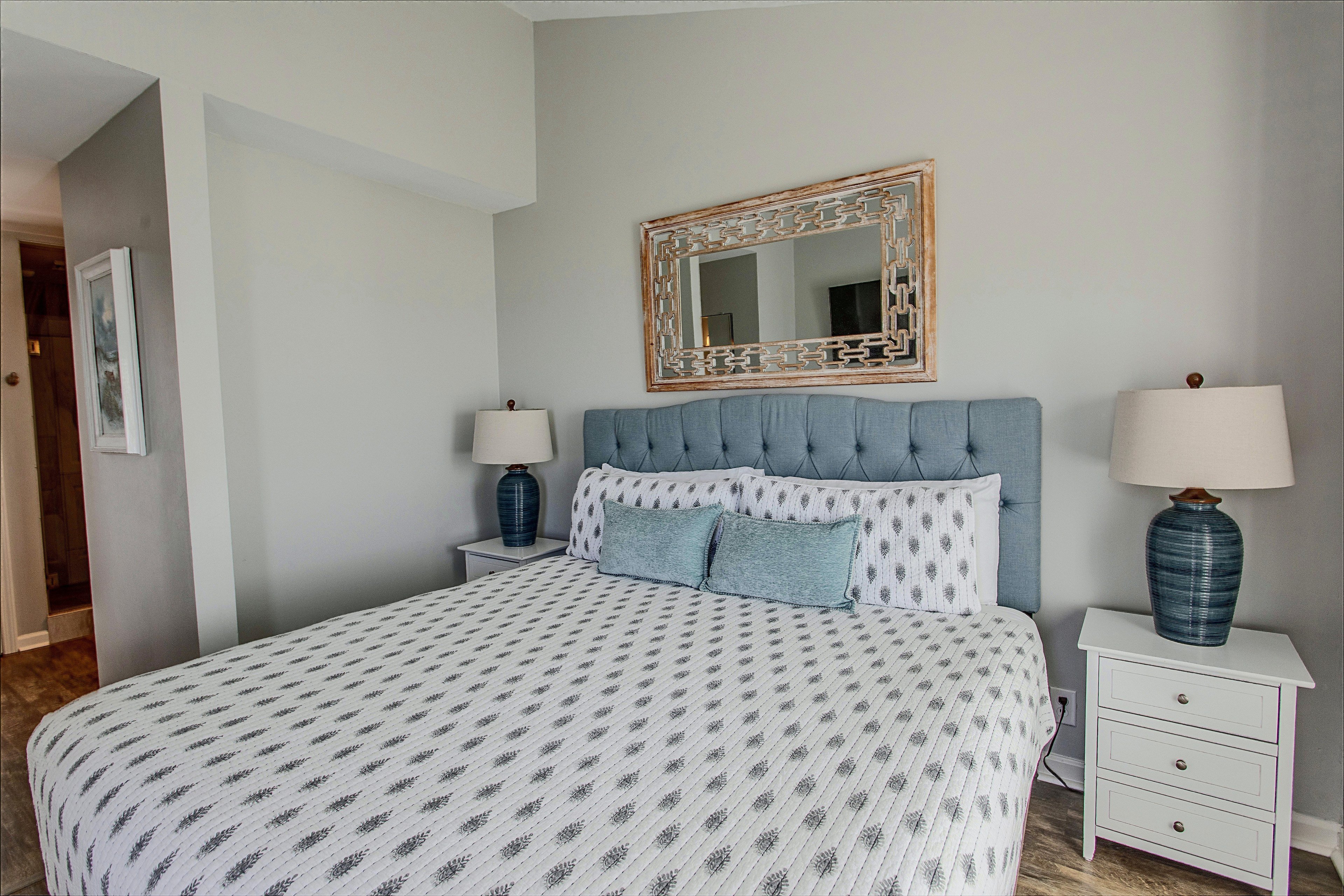 Bedroom 1 | King Bed
