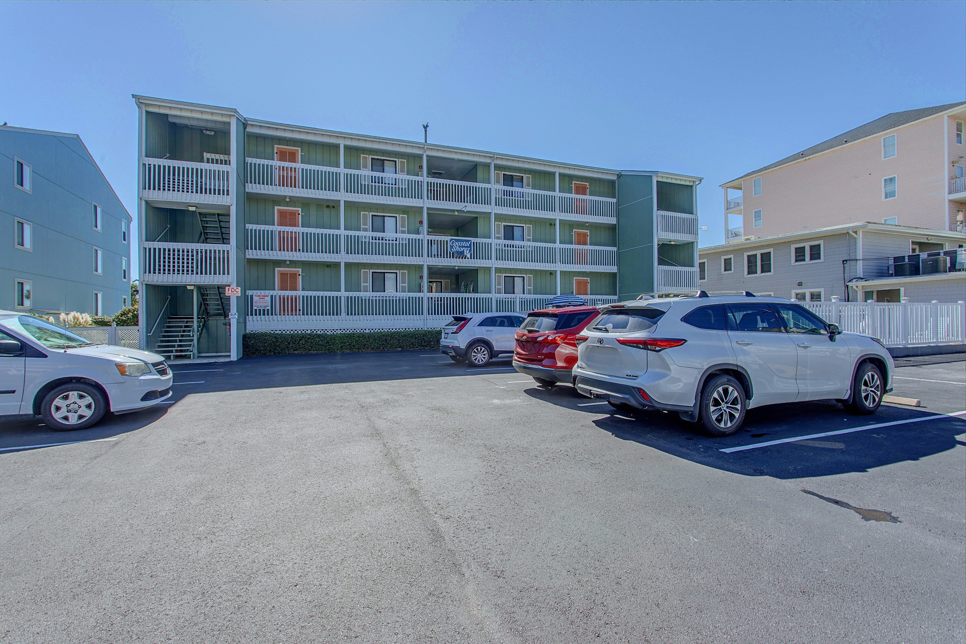 Building Exterior | Parking Lot