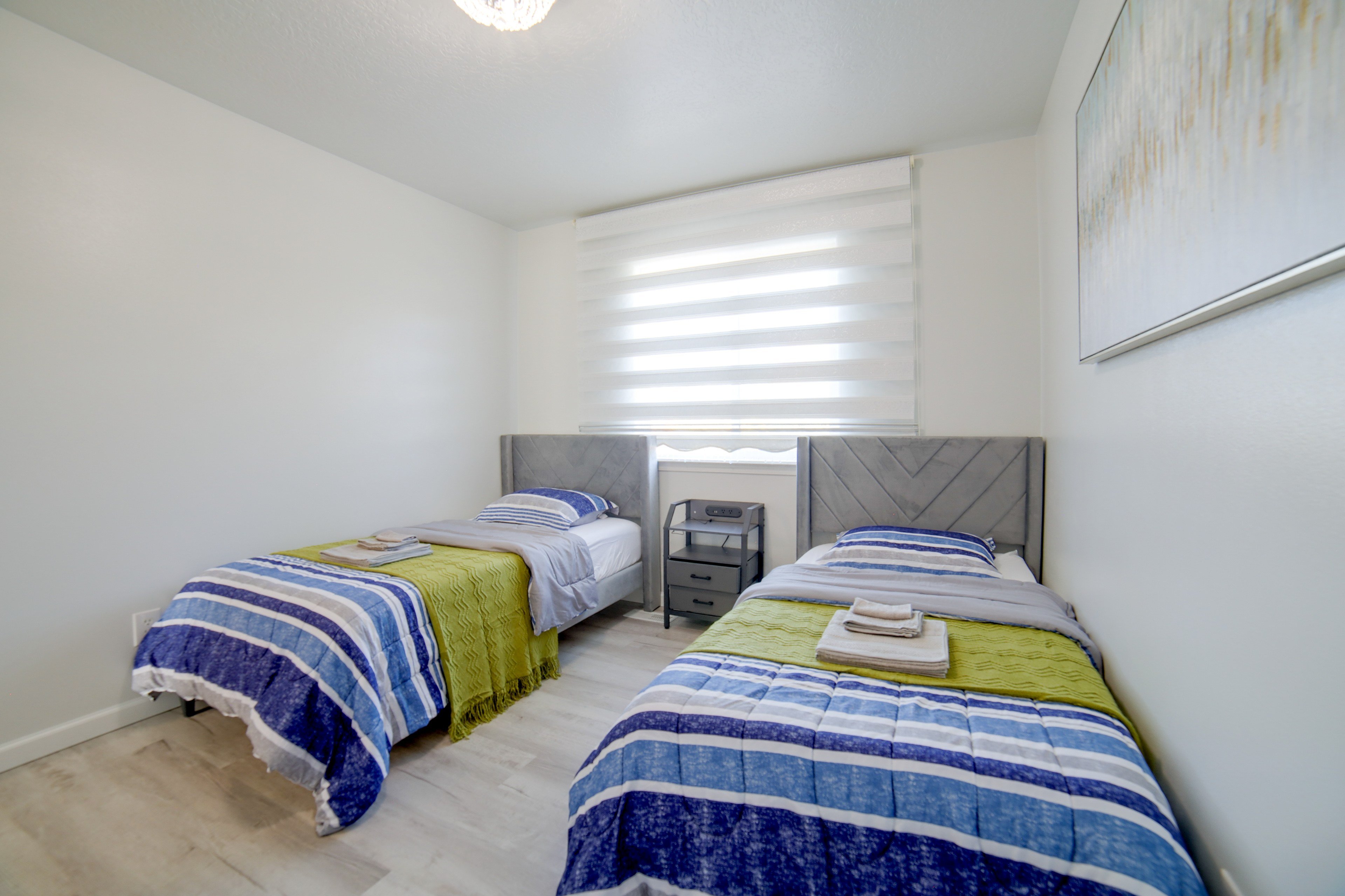 2 Twin Beds
