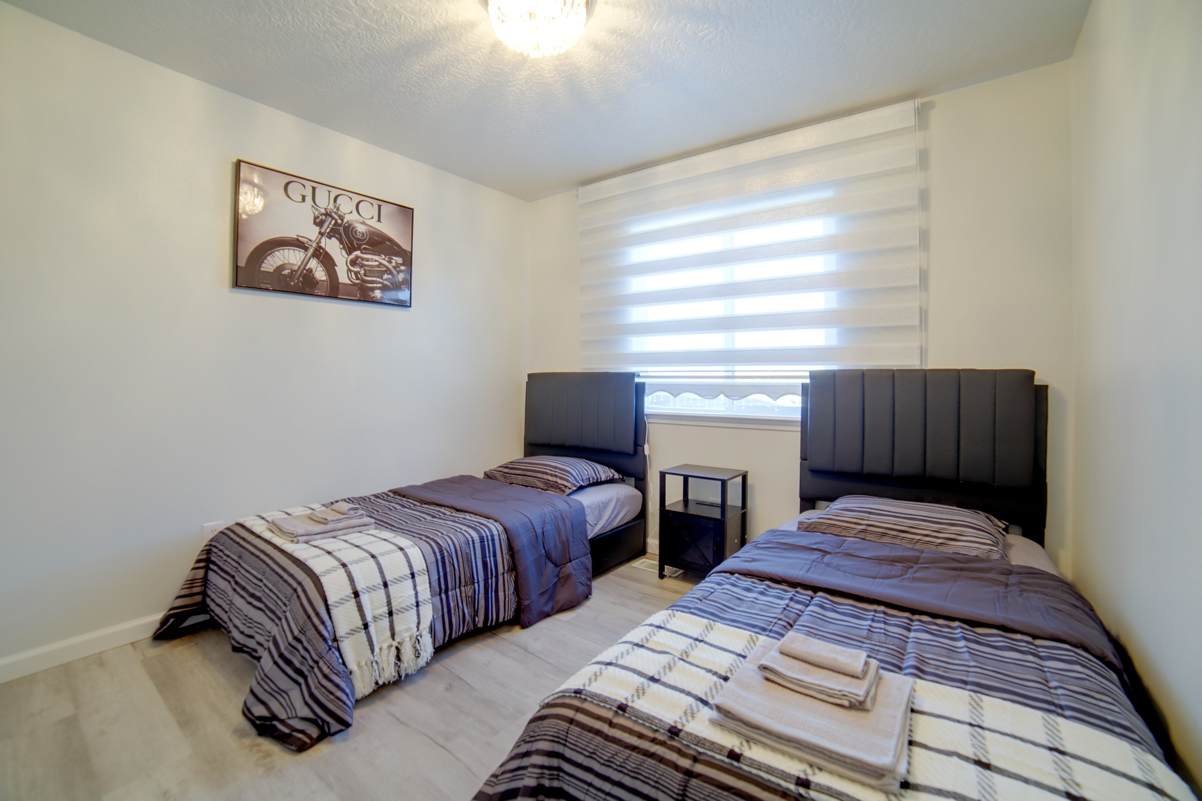 2 Twin Beds