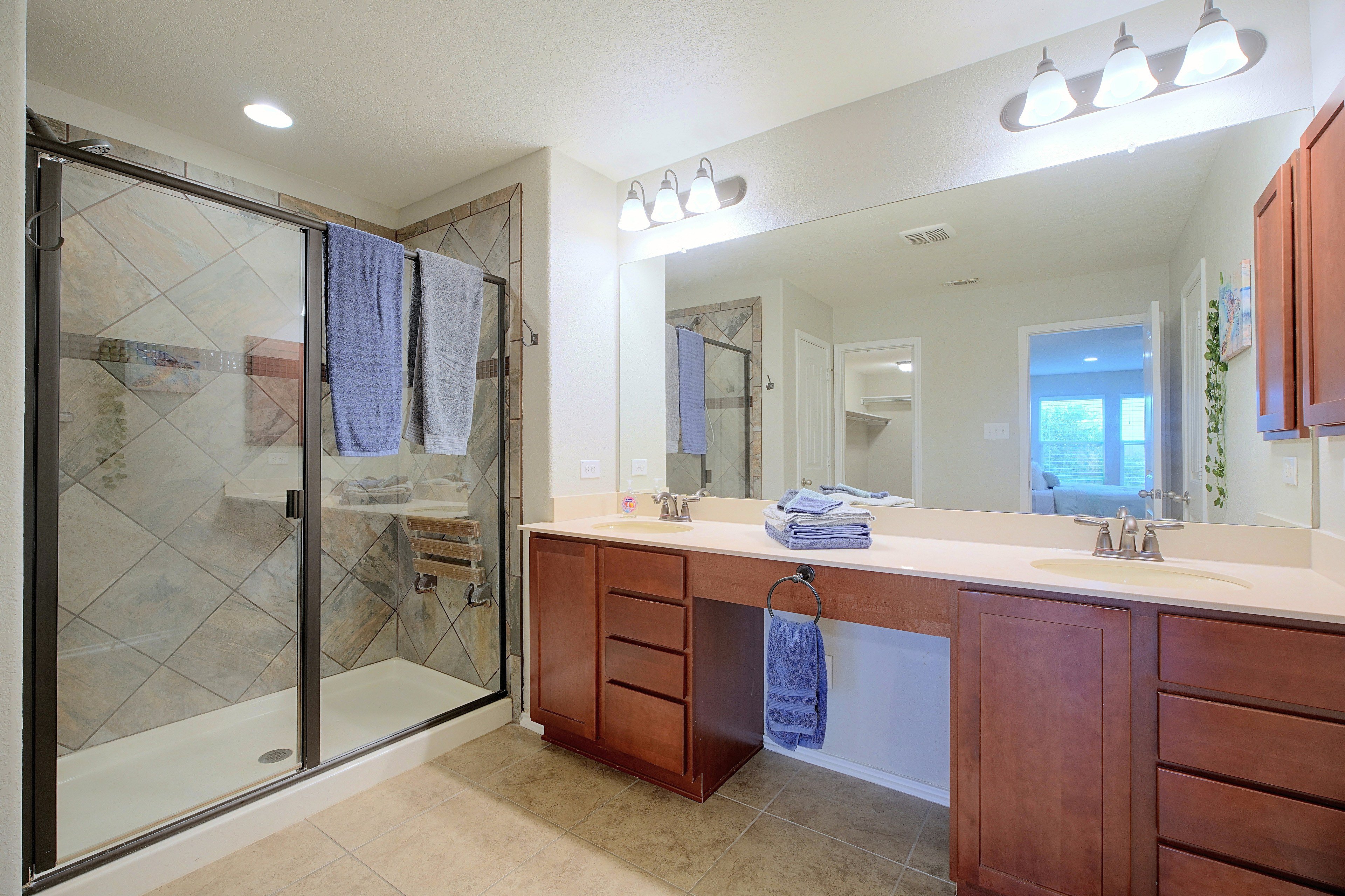 En-Suite Bathroom | 2nd Floor