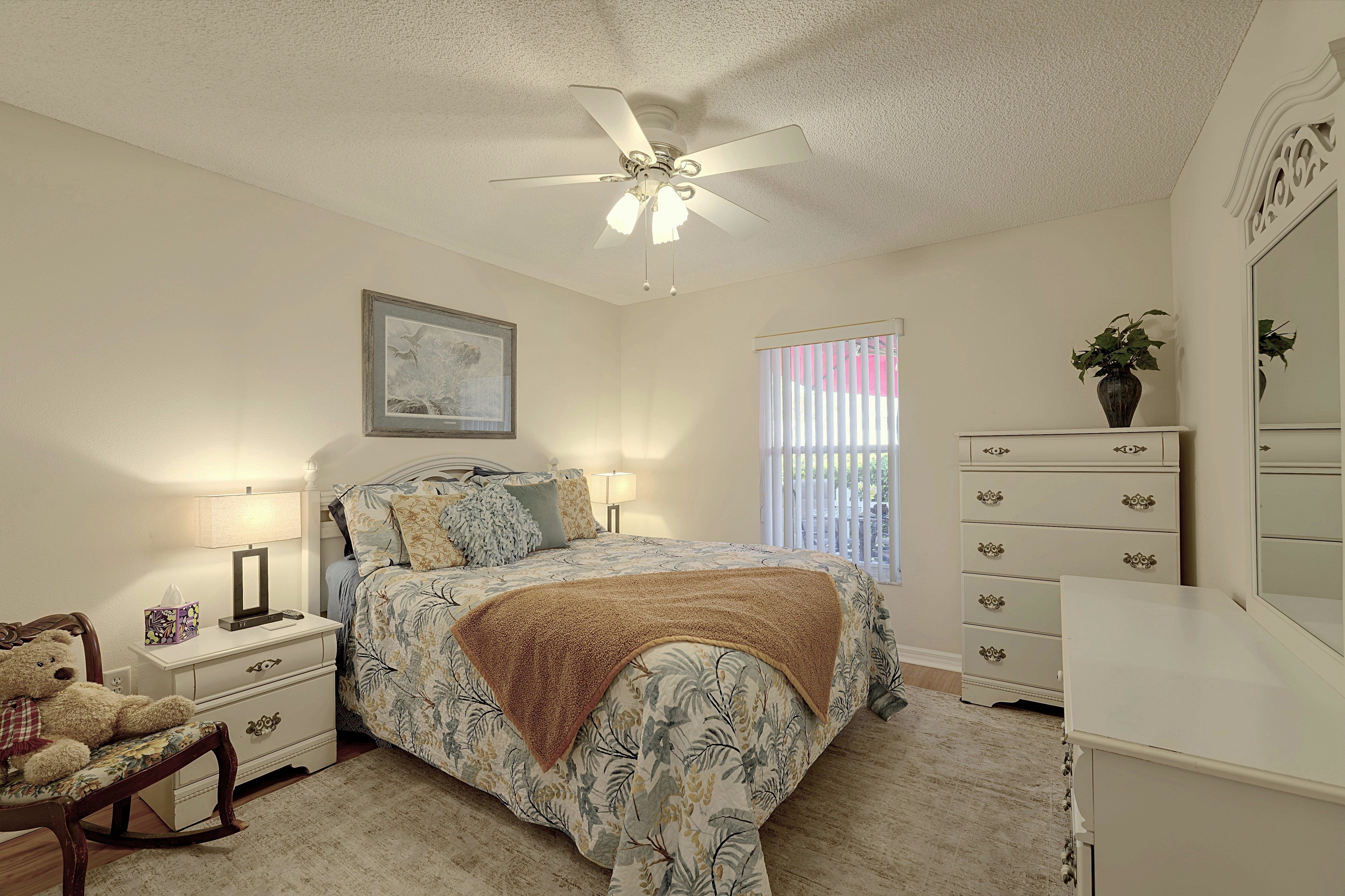 Bedroom | Queen Bed