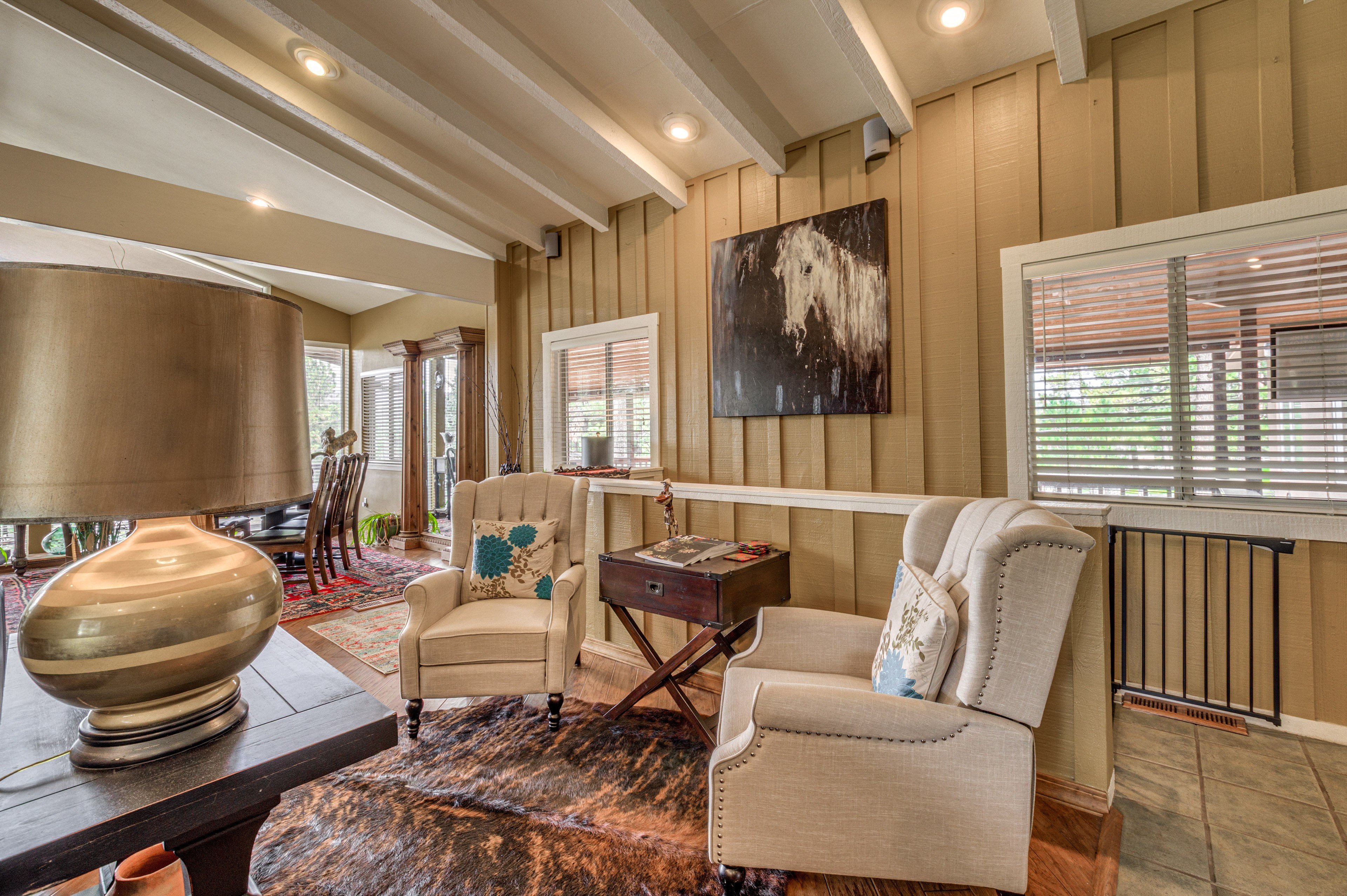 Sitting Area | Main Floor