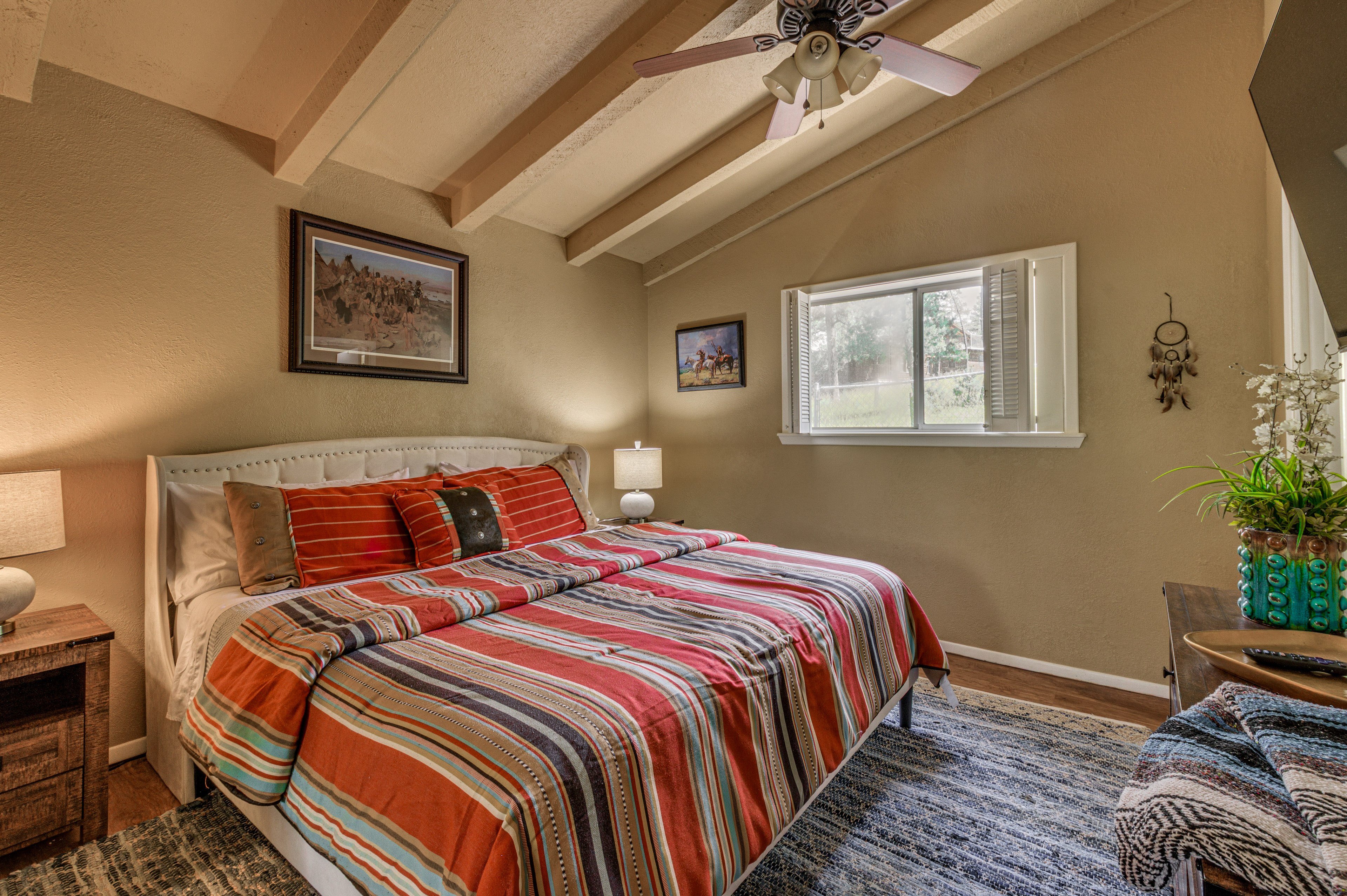 Bedroom | King Bed | Sleeping Nook | Main Floor