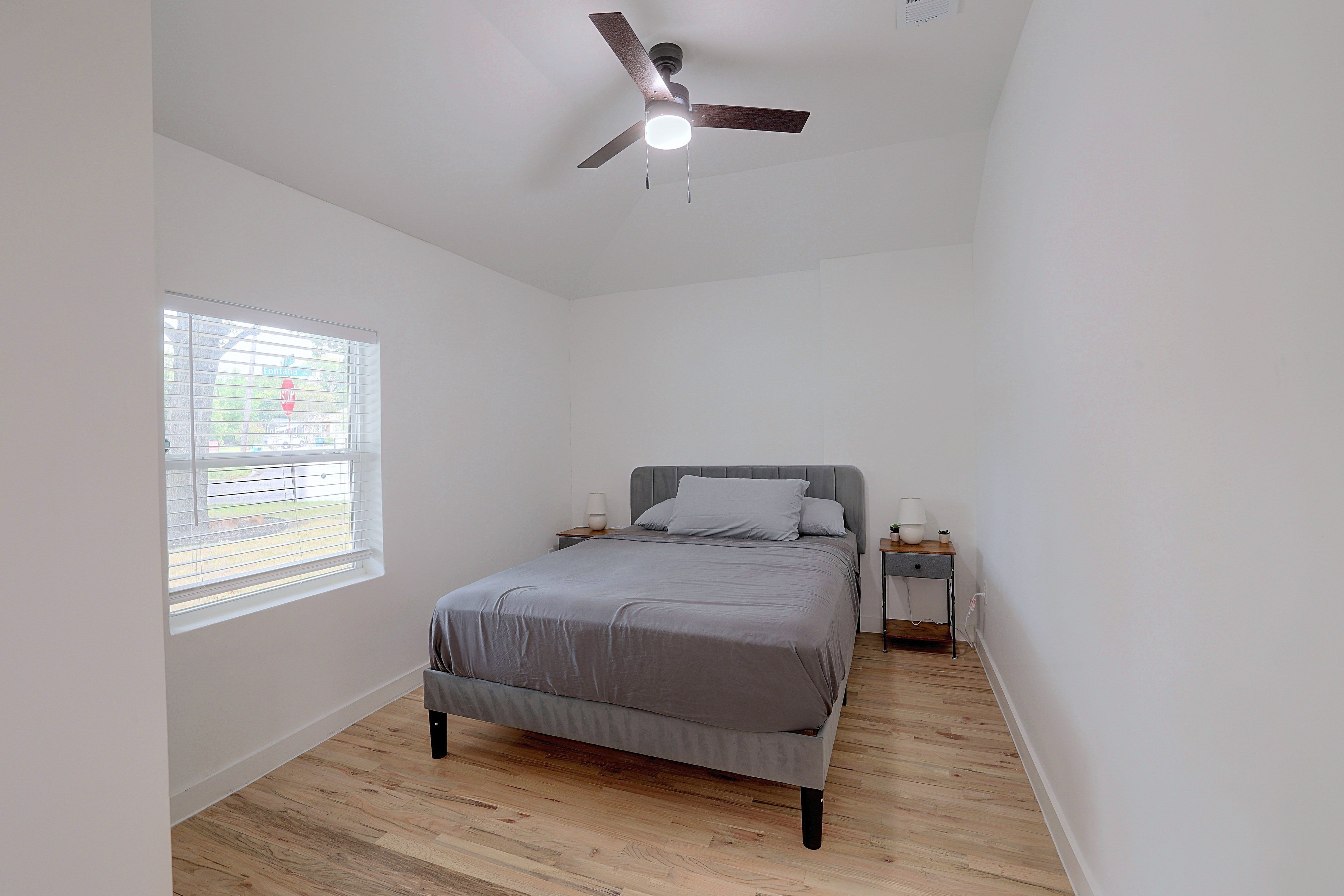 Bedroom 2 | Queen Bed
