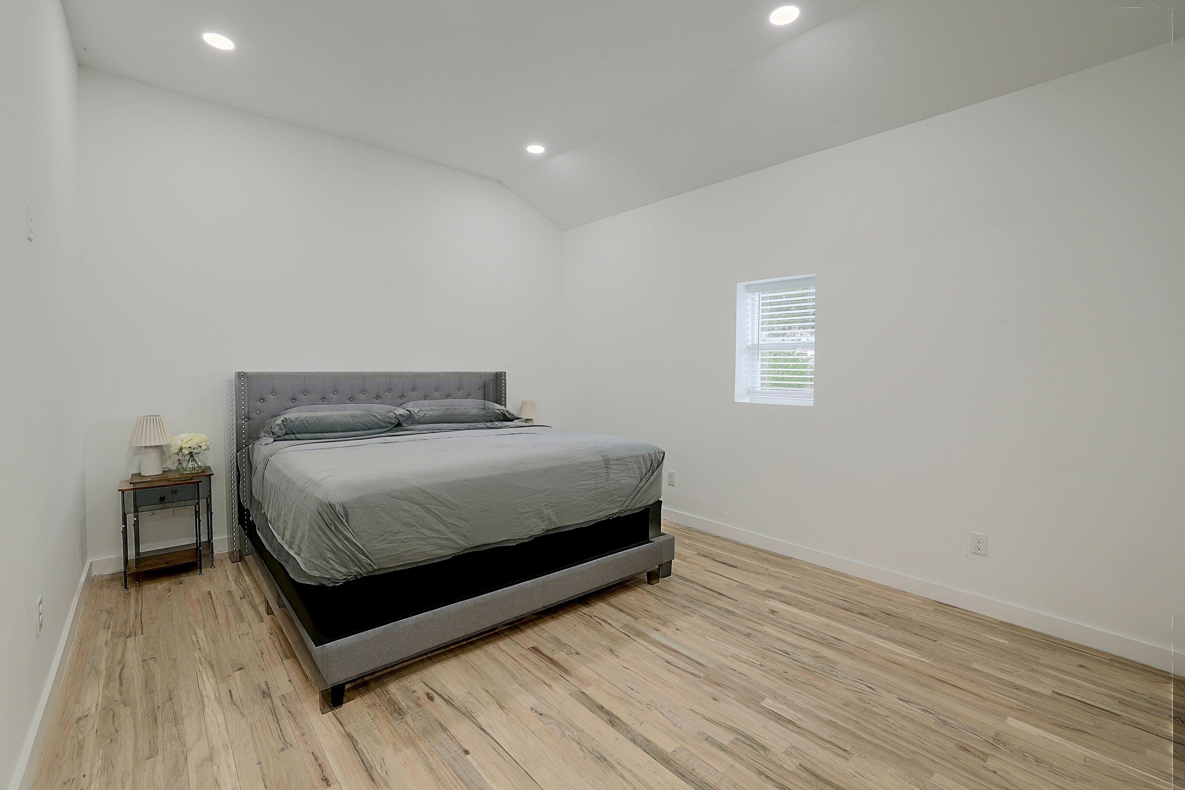 Bedroom 1 | King Bed
